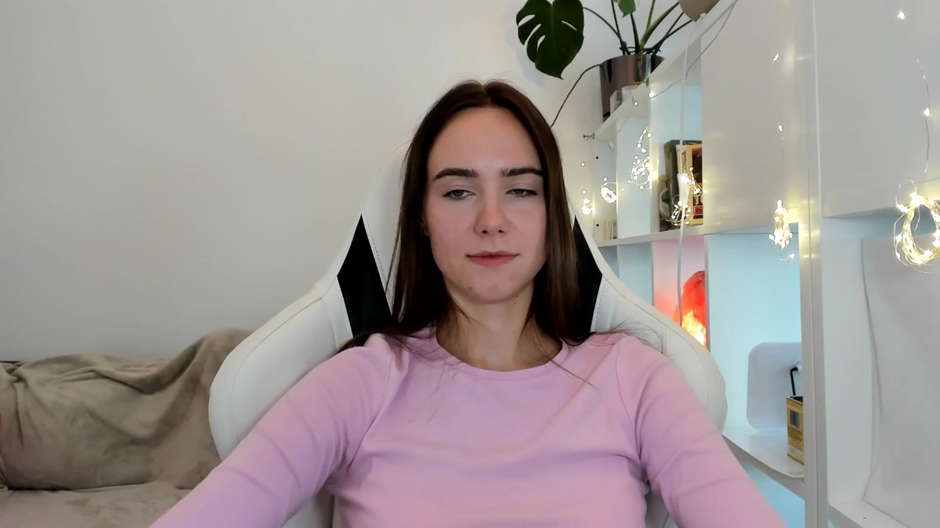 Gallery image thumbnail from OhAlisa's myfreecams stream on, 08/07/2025, 15:00 image 5 of 20