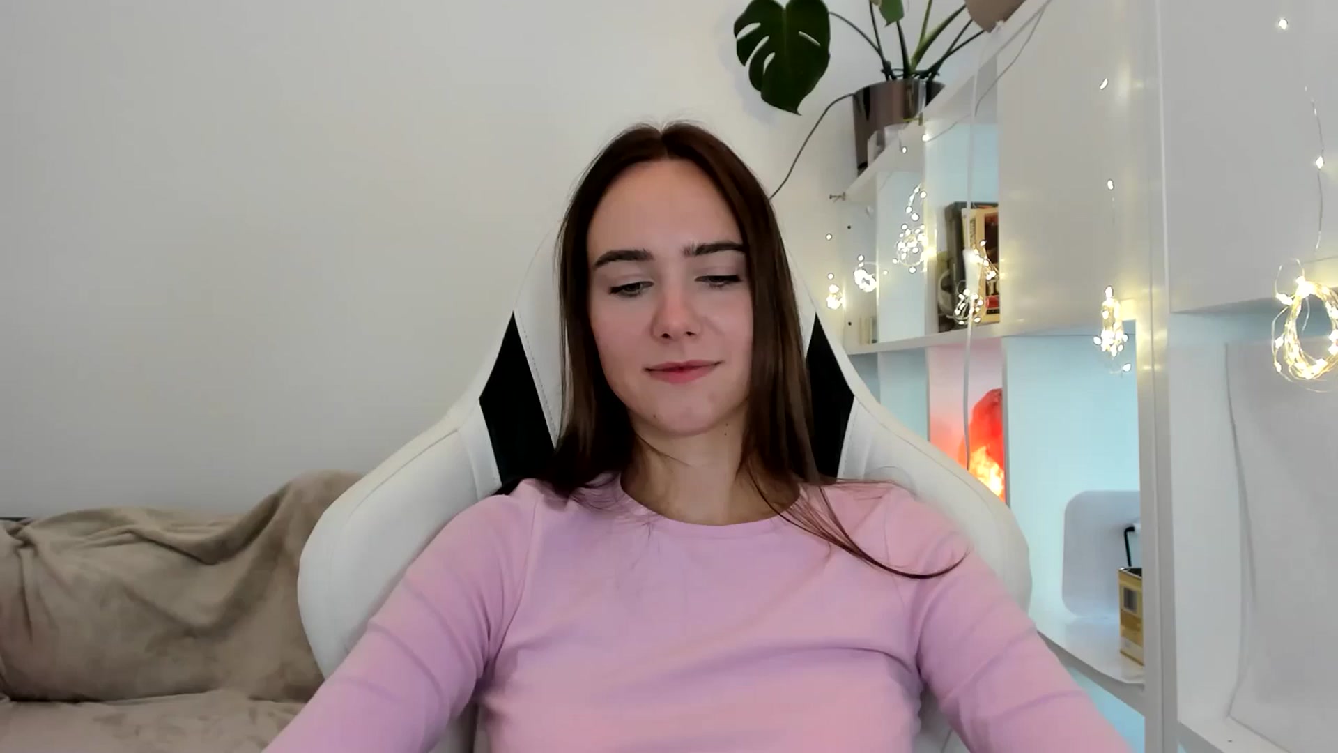 Gallery image thumbnail from OhAlisa's myfreecams stream on, 08/07/2025, 15:00 image 8 of 20