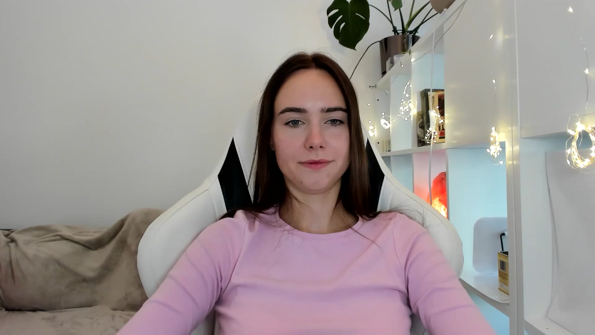 Gallery image thumbnail from OhAlisa's myfreecams stream on, 08/07/2025, 15:00 image 6 of 20