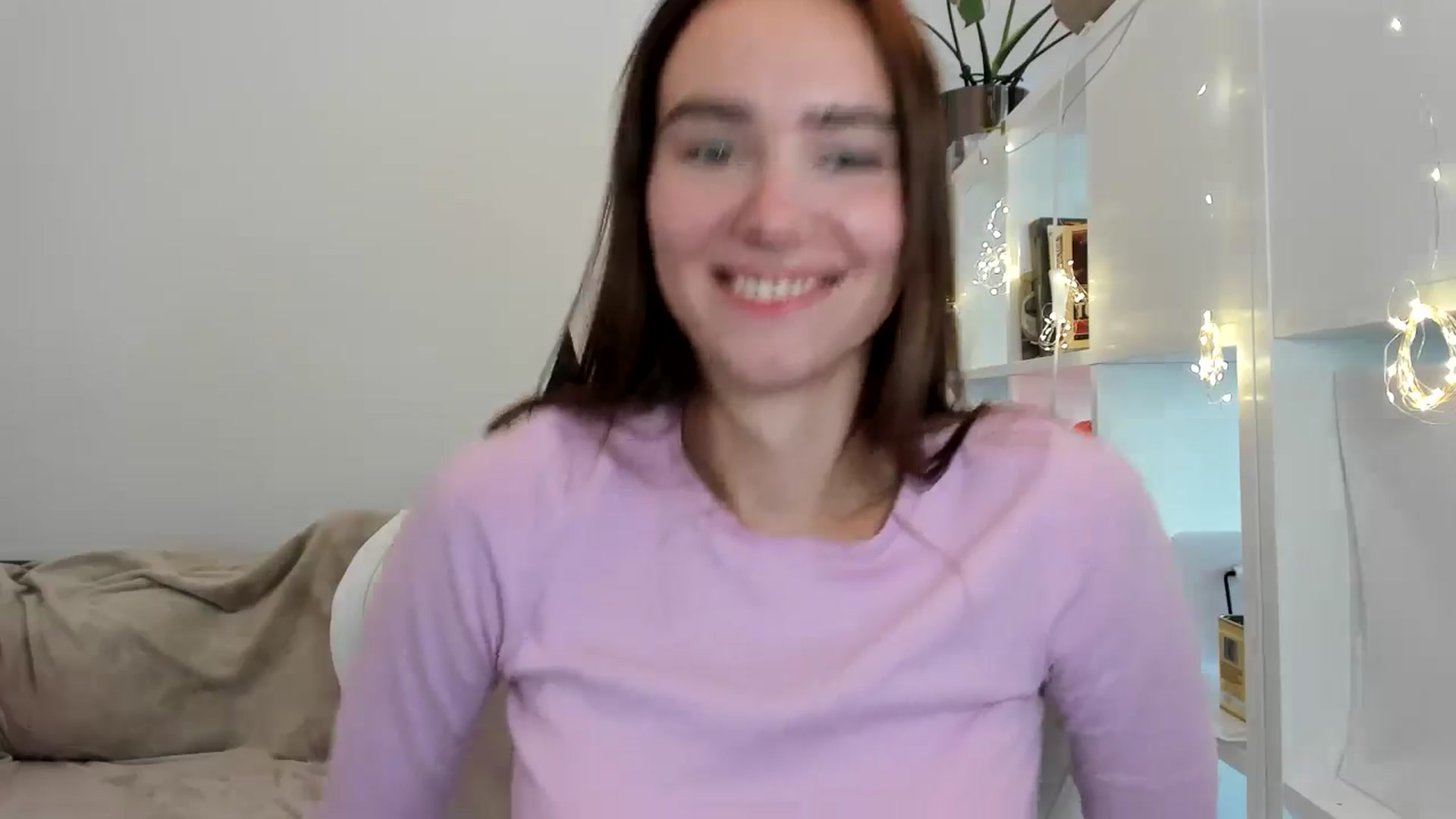 Gallery image thumbnail from OhAlisa's myfreecams stream on, 08/07/2025, 15:00 image 7 of 20