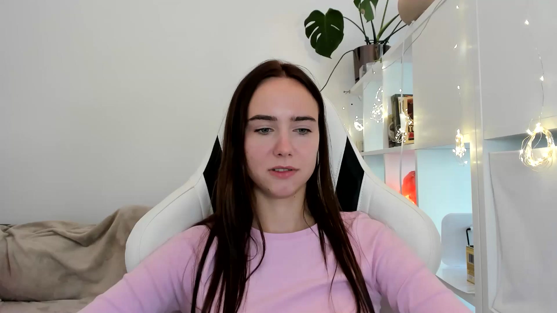 Gallery image thumbnail from OhAlisa's myfreecams stream on, 08/07/2025, 16:01 image 2 of 20