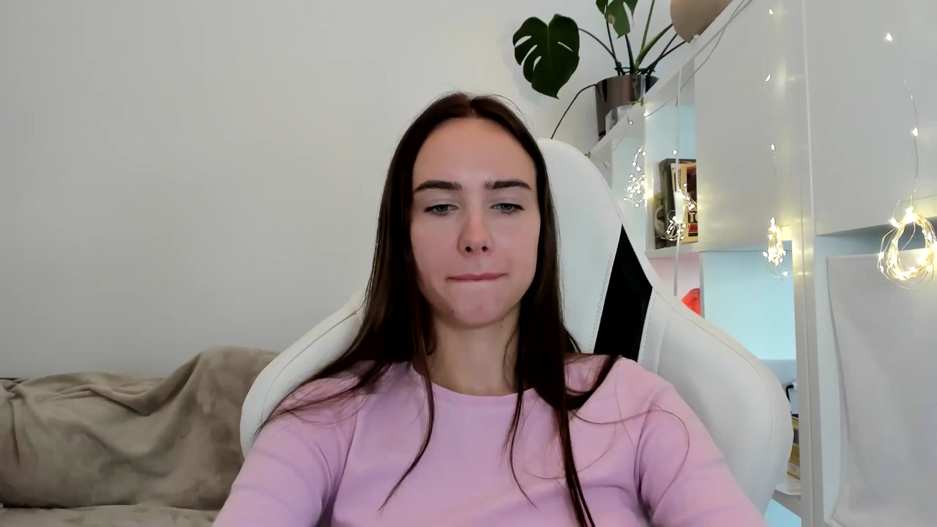 Gallery image thumbnail from OhAlisa's myfreecams stream on, 08/07/2025, 16:01 image 13 of 20