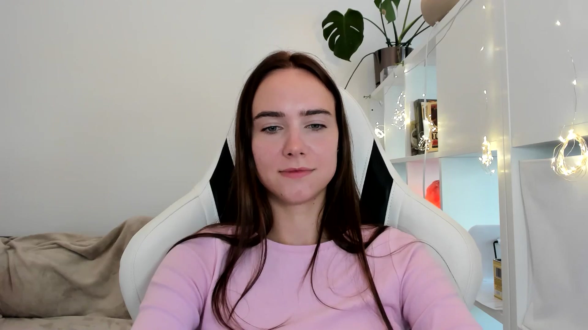 Gallery image thumbnail from OhAlisa's myfreecams stream on, 08/07/2025, 16:01 image 6 of 20