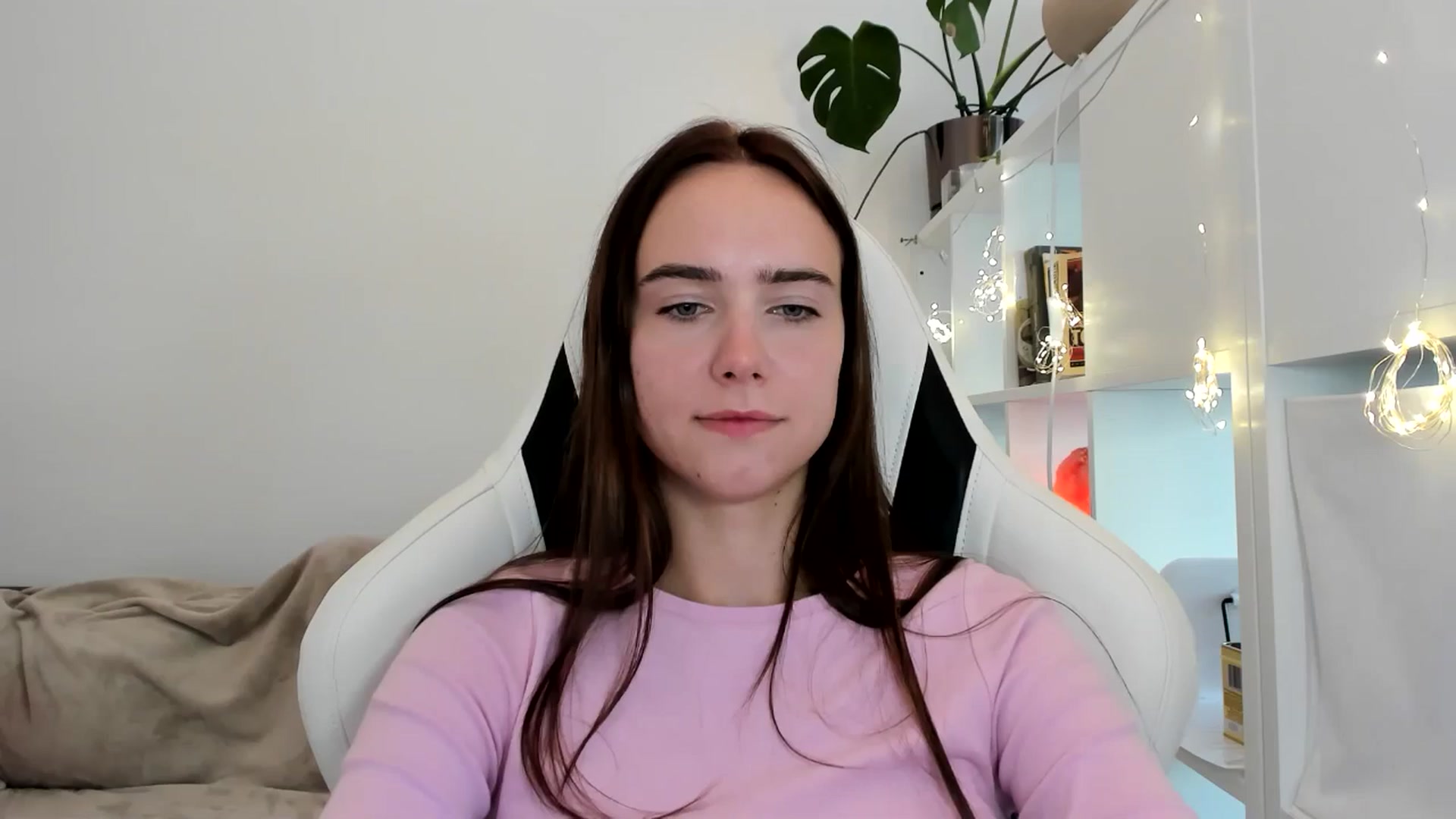 Gallery image thumbnail from OhAlisa's myfreecams stream on, 08/07/2025, 16:01 image 5 of 20