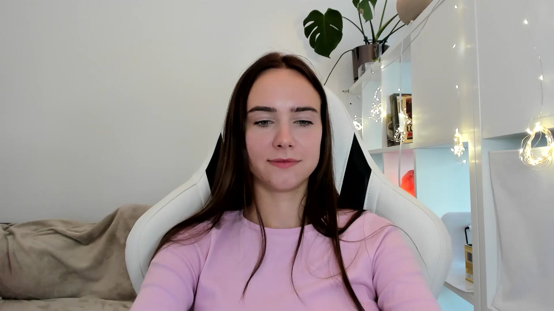 Gallery image thumbnail from OhAlisa's myfreecams stream on, 08/07/2025, 16:01 image 10 of 20