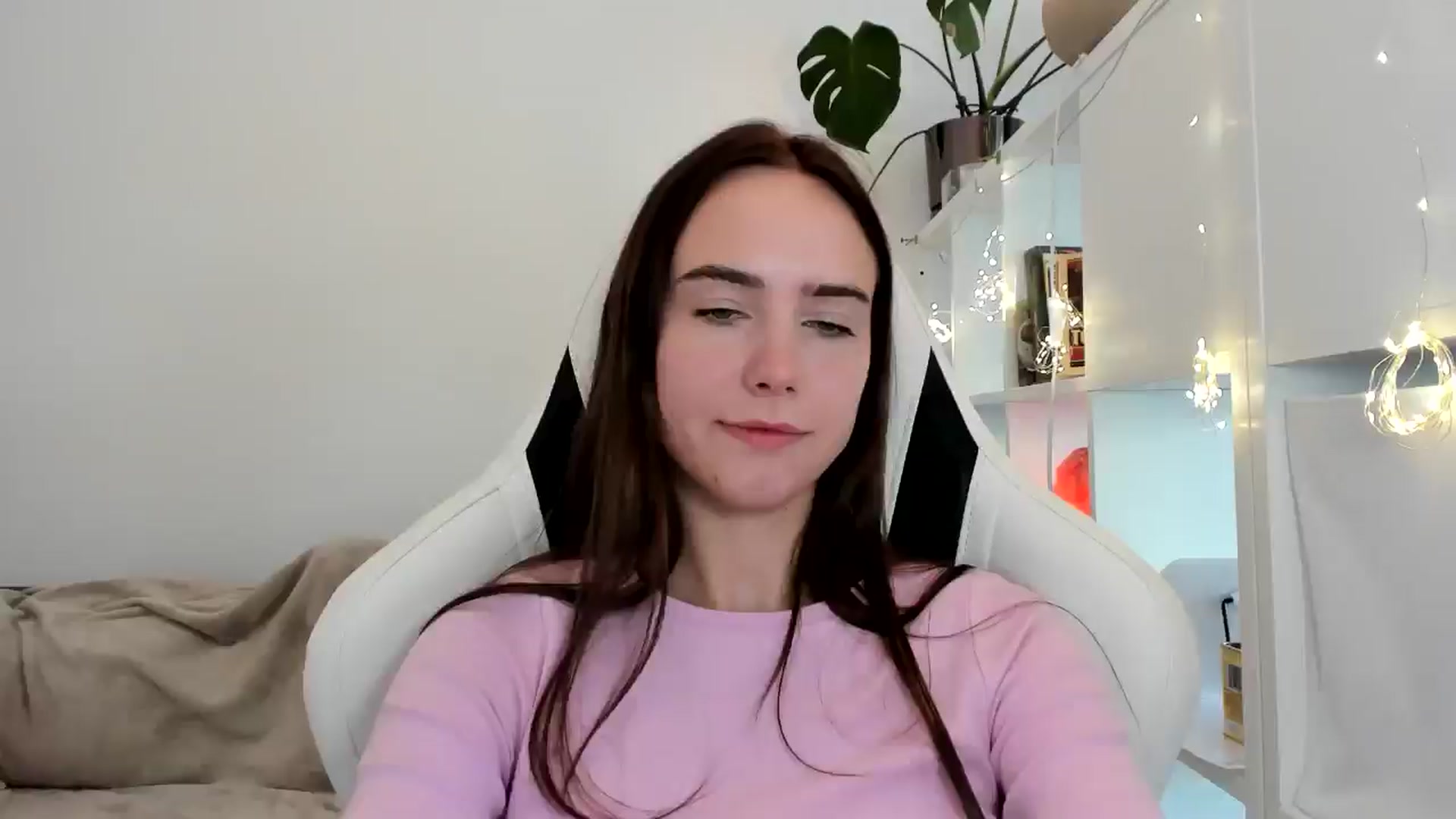Gallery image thumbnail from OhAlisa's myfreecams stream on, 08/07/2025, 16:01 image 4 of 20