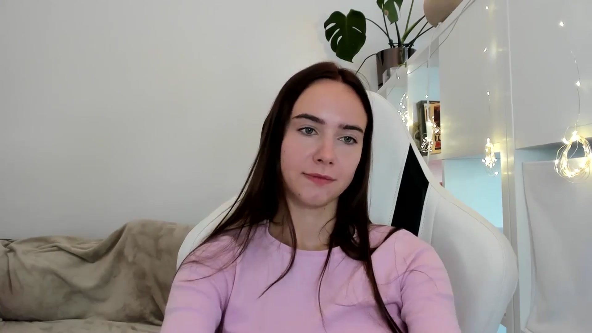 Gallery image thumbnail from OhAlisa's myfreecams stream on, 08/07/2025, 16:01 image 15 of 20