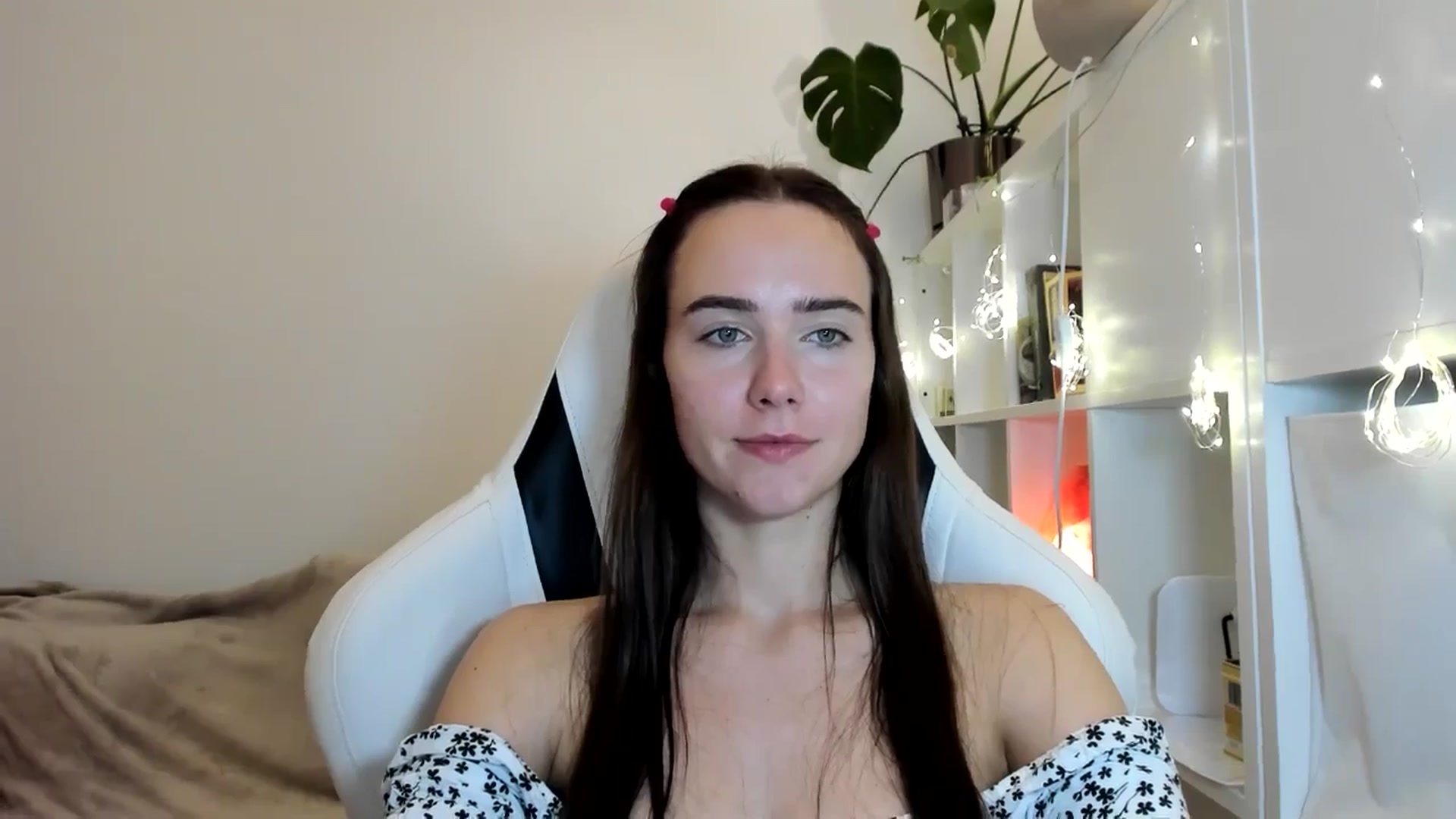 Gallery image thumbnail from OhAlisa's myfreecams stream on, 08/07/2025, 21:09 image 7 of 20