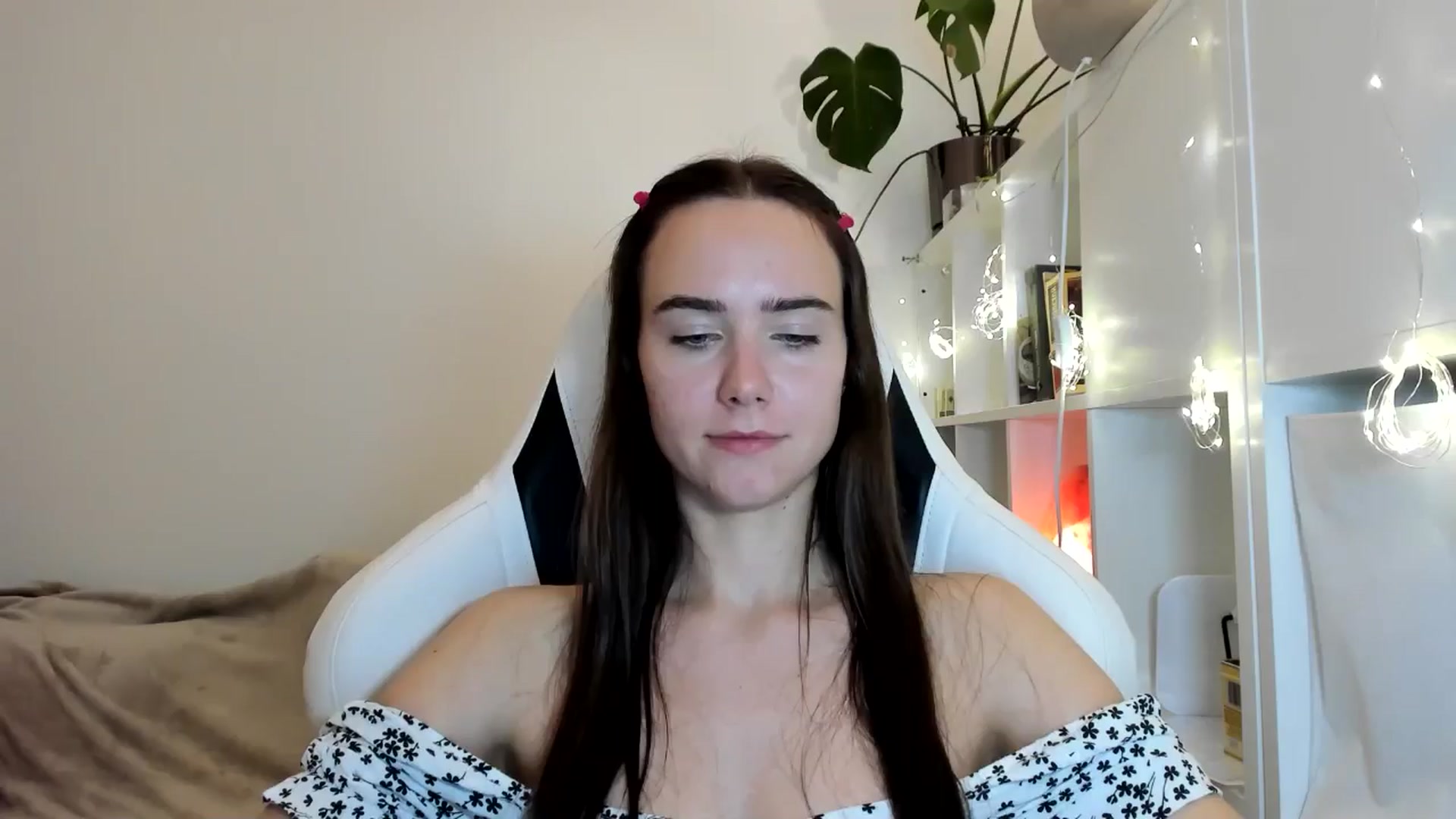 Gallery image thumbnail from OhAlisa's myfreecams stream on, 08/07/2025, 21:09 image 6 of 20