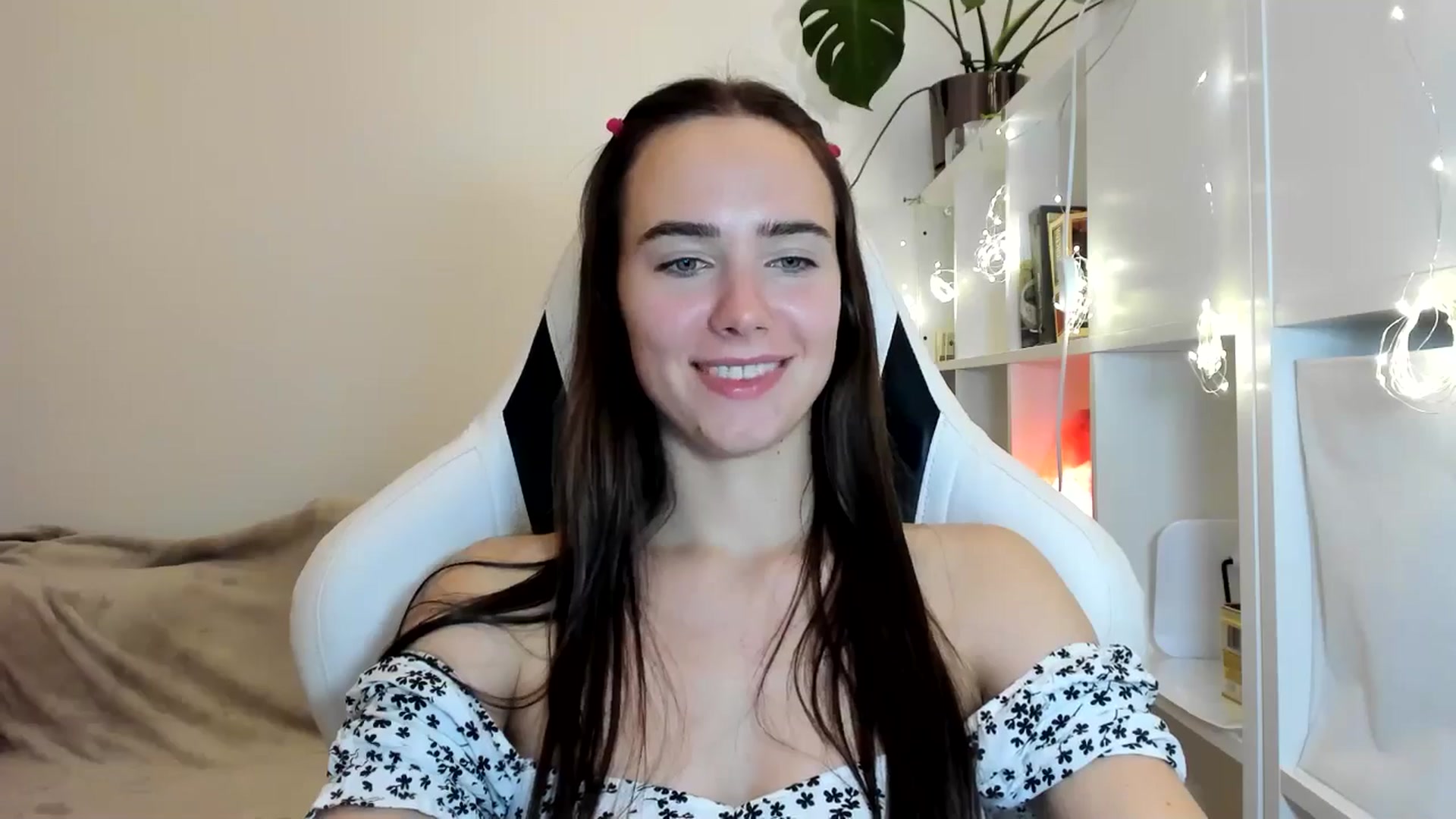 Gallery image thumbnail from OhAlisa's myfreecams stream on, 08/07/2025, 21:09 image 16 of 20