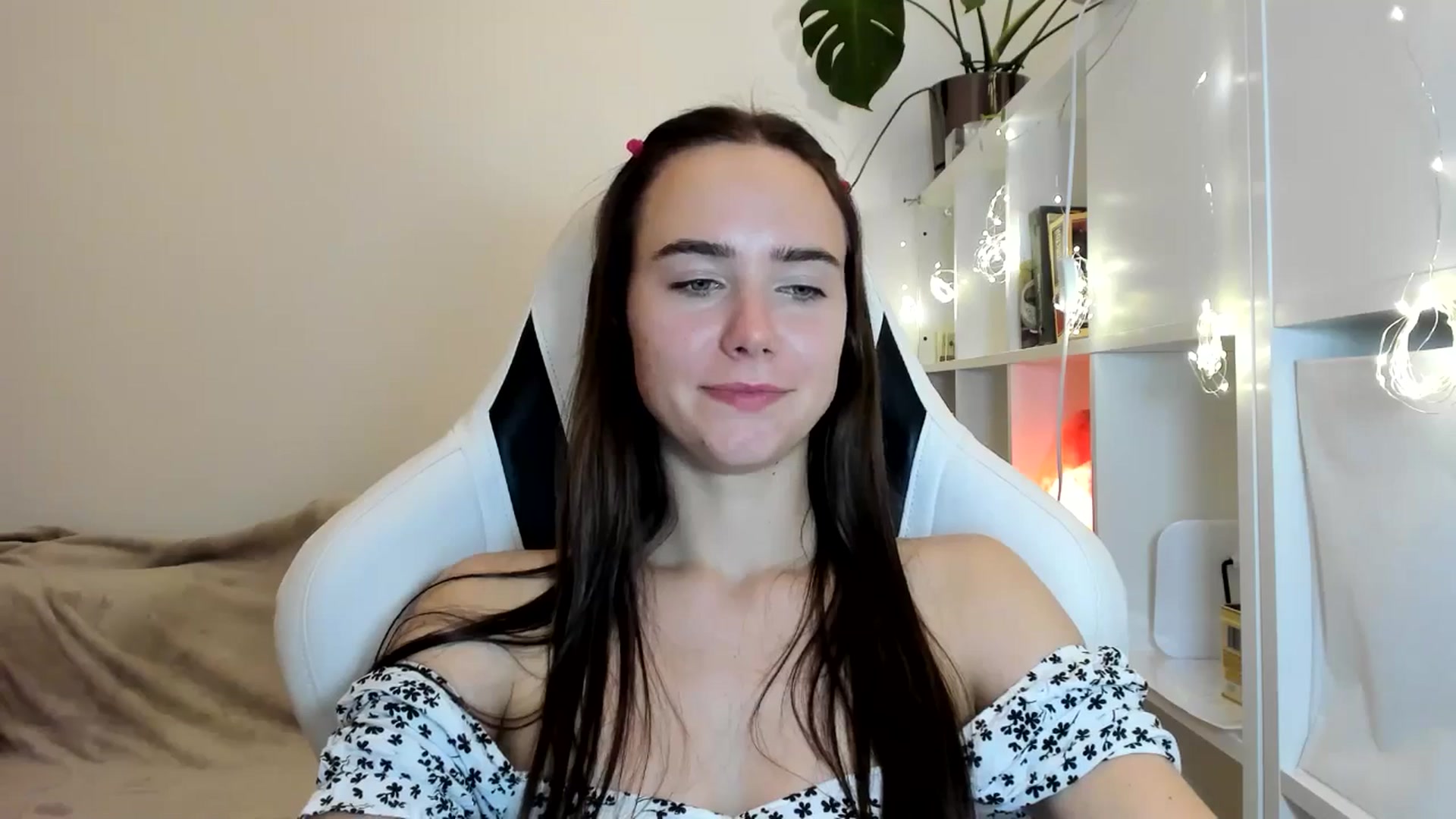 Gallery image thumbnail from OhAlisa's myfreecams stream on, 08/07/2025, 21:09 image 17 of 20
