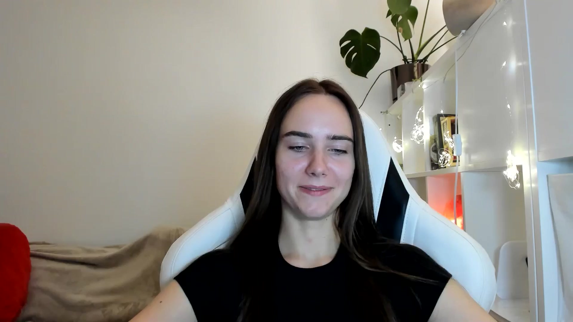 Gallery image thumbnail from OhAlisa's myfreecams stream on, 08/08/2025, 21:08 image 15 of 20