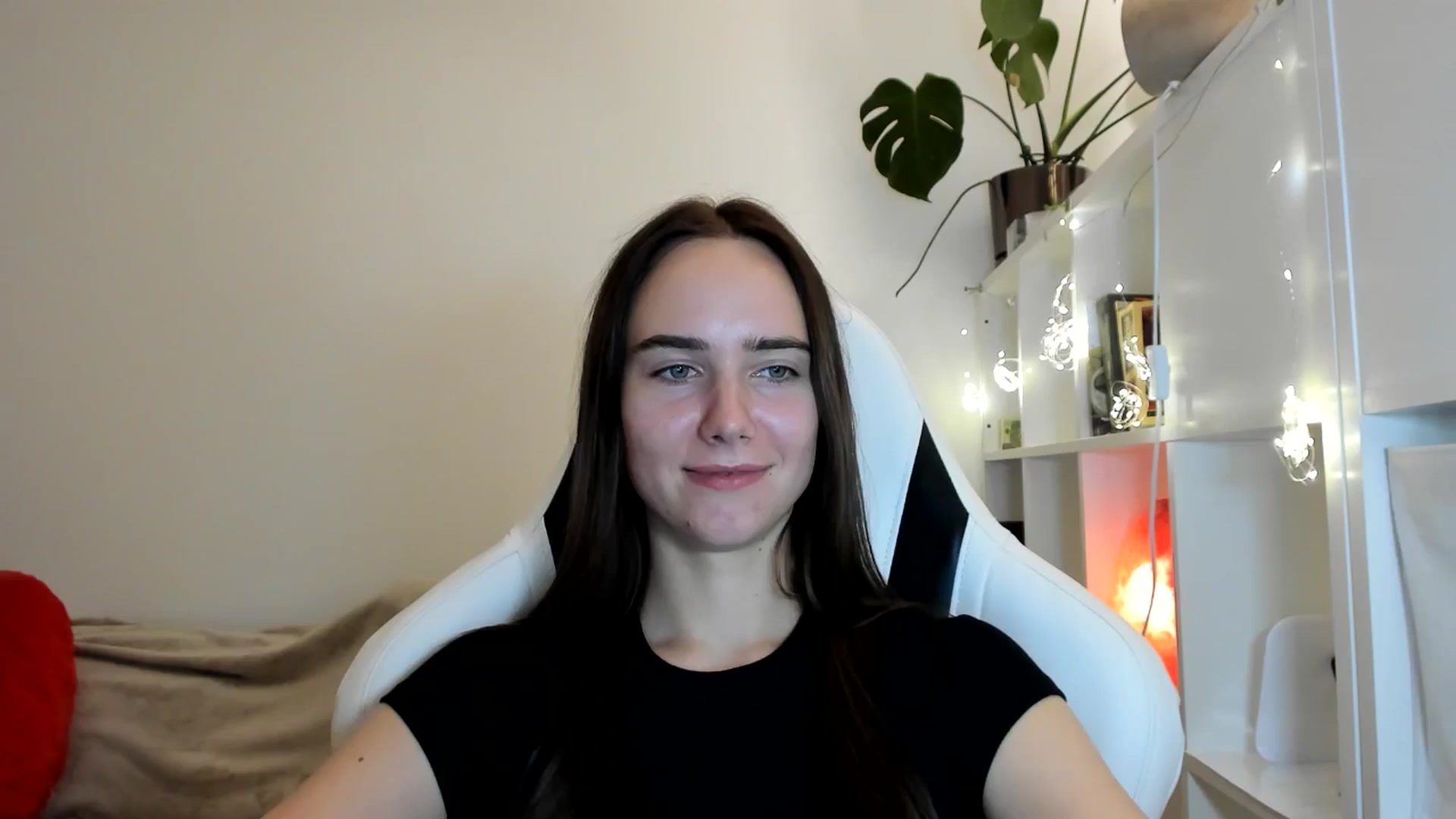 Gallery image thumbnail from OhAlisa's myfreecams stream on, 08/08/2025, 21:08 image 19 of 20