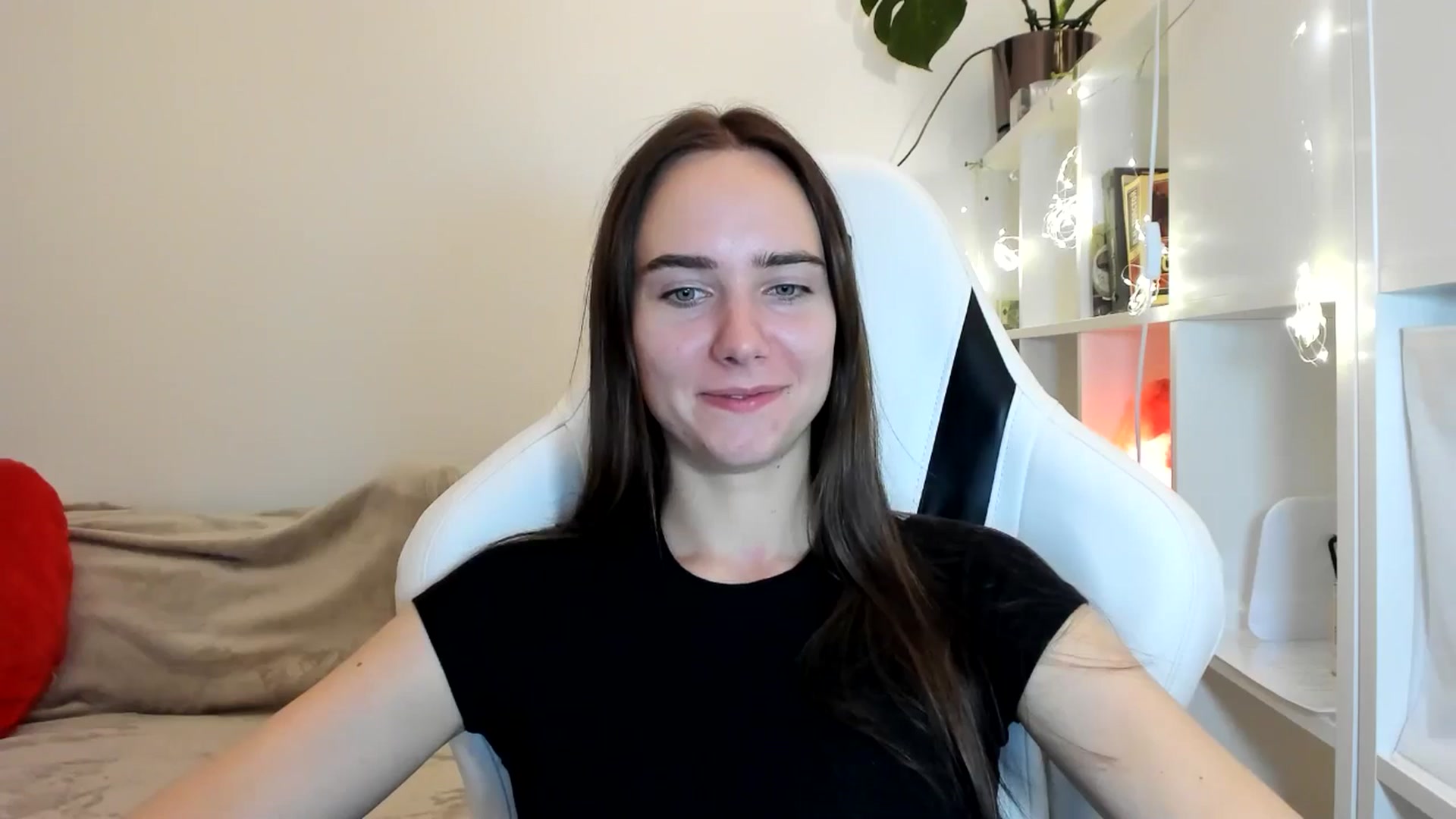 Gallery image thumbnail from OhAlisa's myfreecams stream on, 08/08/2025, 21:08 image 5 of 20