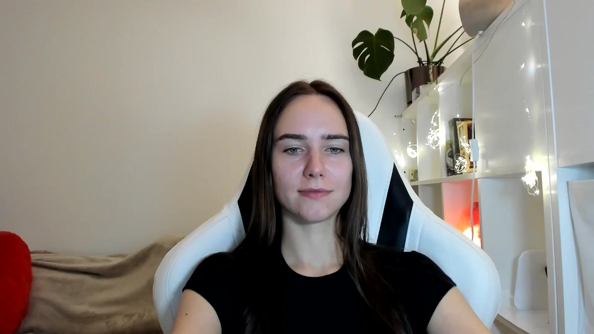 Gallery image thumbnail from OhAlisa's myfreecams stream on, 08/08/2025, 21:08 image 16 of 20