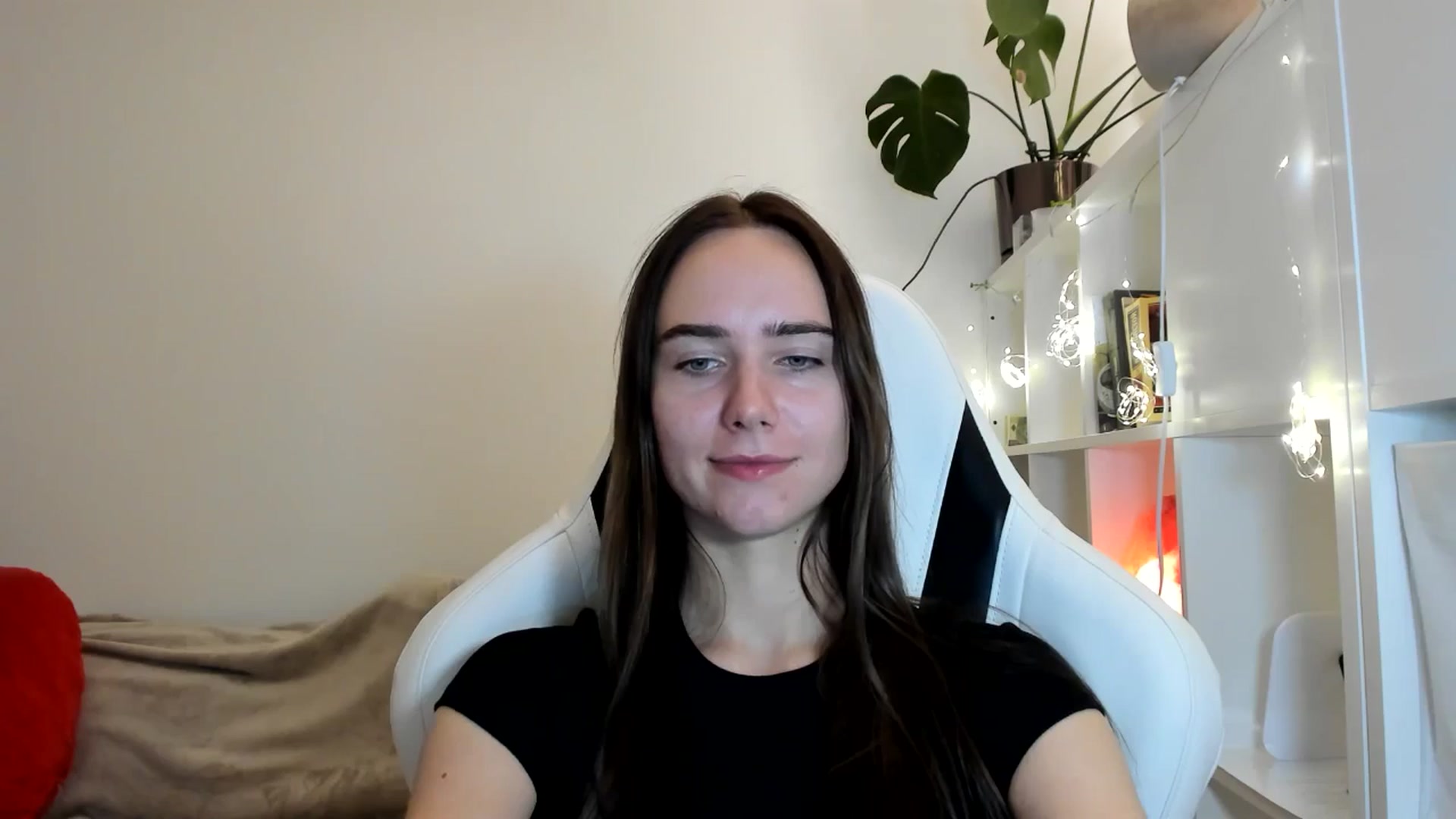 Gallery image thumbnail from OhAlisa's myfreecams stream on, 08/08/2025, 21:08 image 9 of 20
