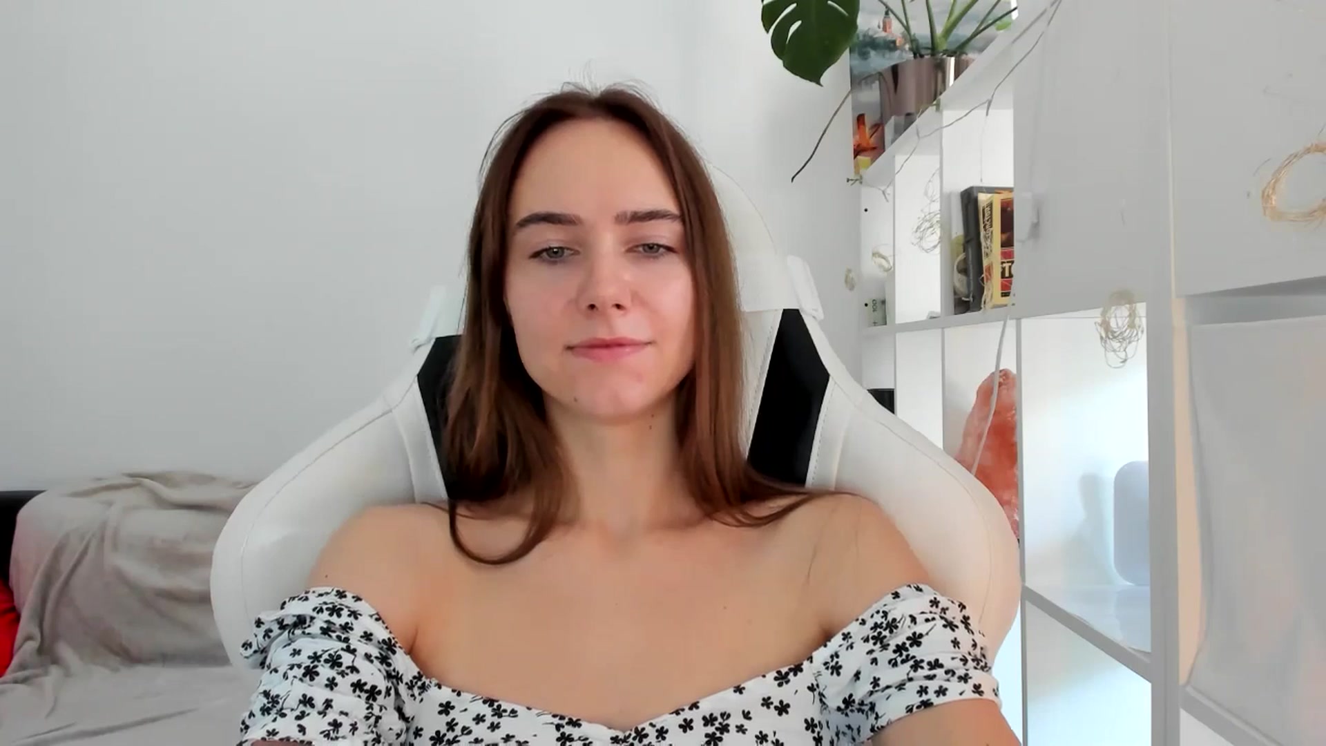 Gallery image thumbnail from OhAlisa's myfreecams stream on, 08/15/2025, 10:43 image 6 of 20