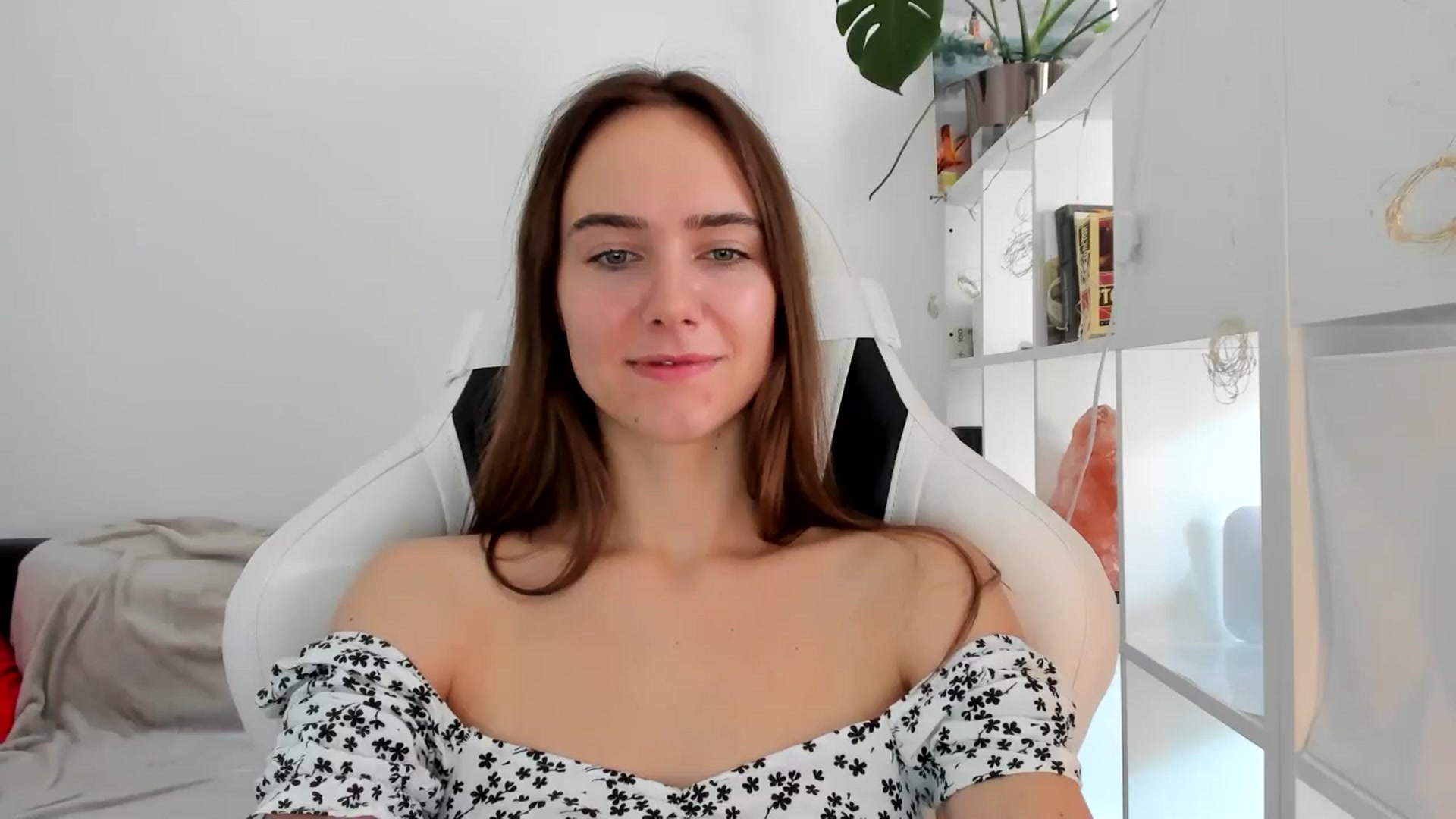 Gallery image thumbnail from OhAlisa's myfreecams stream on, 08/15/2025, 10:43 image 3 of 20