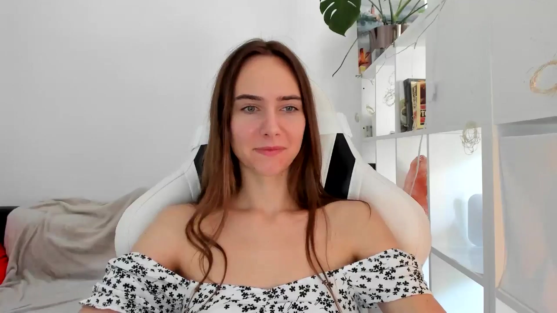 Gallery image thumbnail from OhAlisa's myfreecams stream on, 08/15/2025, 10:43 image 10 of 20