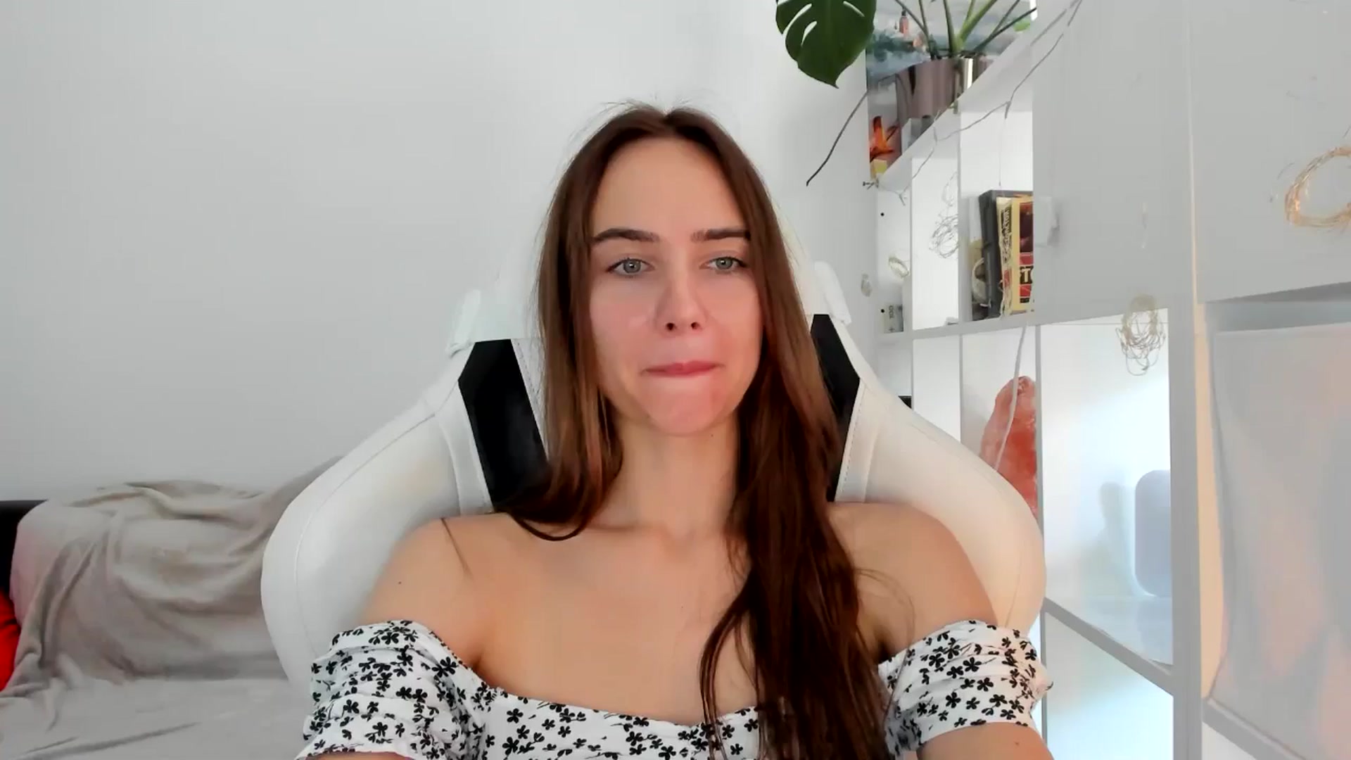 Gallery image thumbnail from OhAlisa's myfreecams stream on, 08/15/2025, 11:05 image 1 of 20