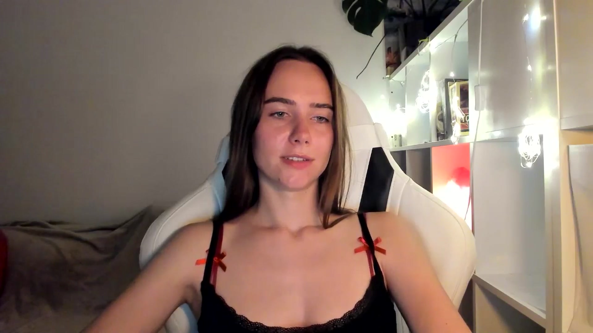 Gallery image thumbnail from OhAlisa's myfreecams stream on, 08/16/2025, 20:38 image 2 of 20