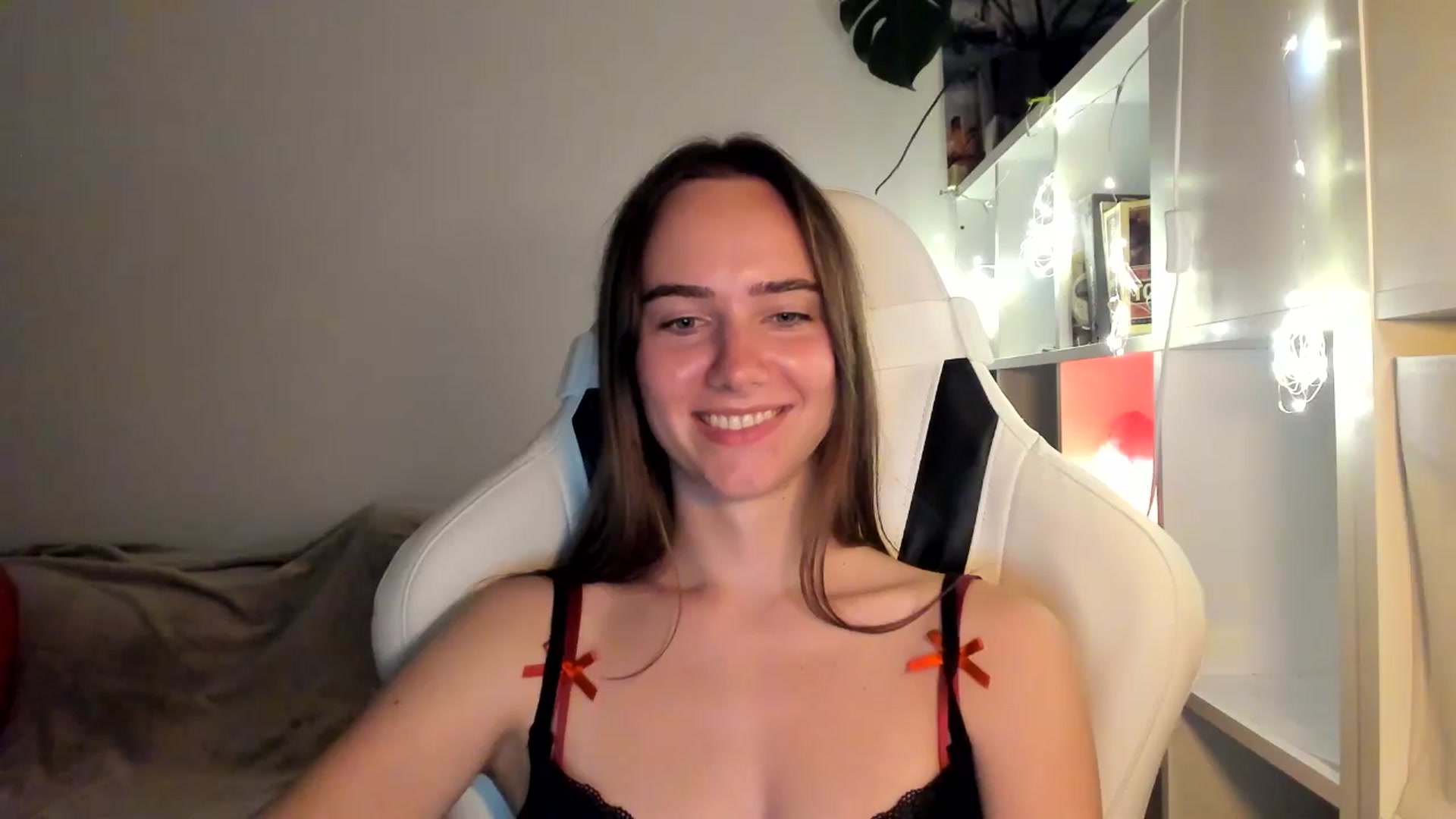 Gallery image thumbnail from OhAlisa's myfreecams stream on, 08/16/2025, 20:38 image 10 of 20