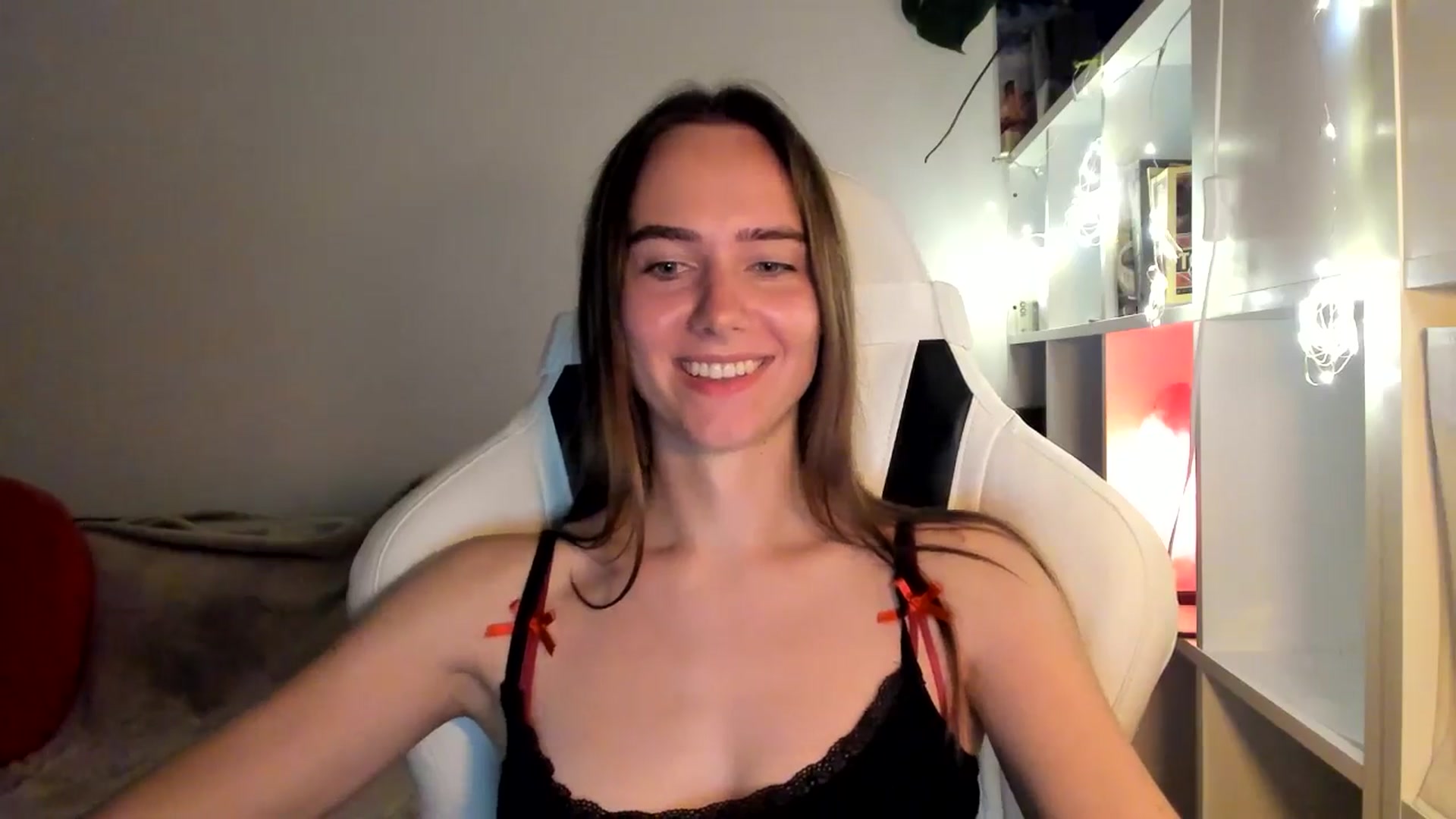 Gallery image thumbnail from OhAlisa's myfreecams stream on, 08/16/2025, 23:28 image 19 of 20