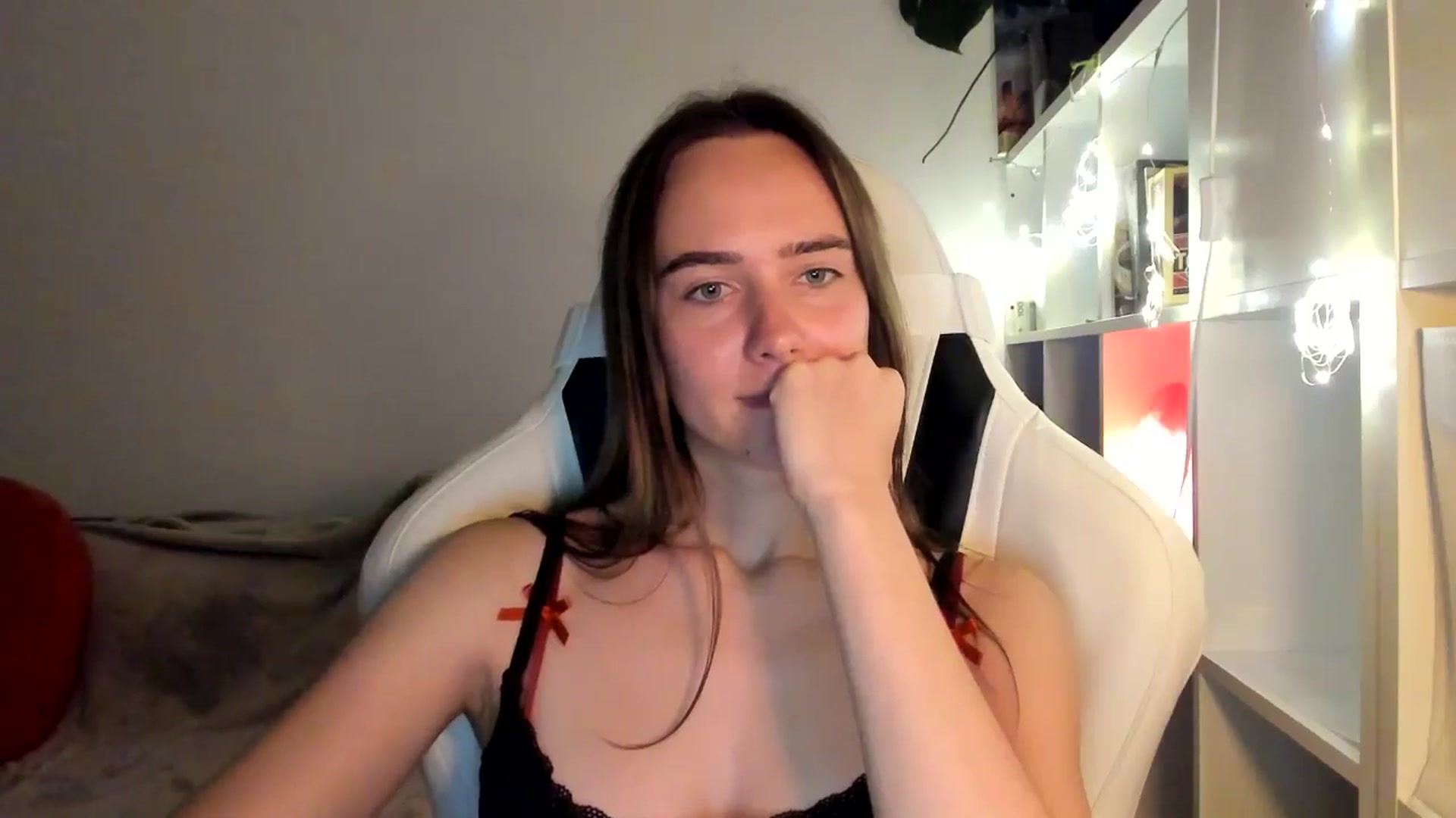 Gallery image thumbnail from OhAlisa's myfreecams stream on, 08/16/2025, 23:28 image 16 of 20