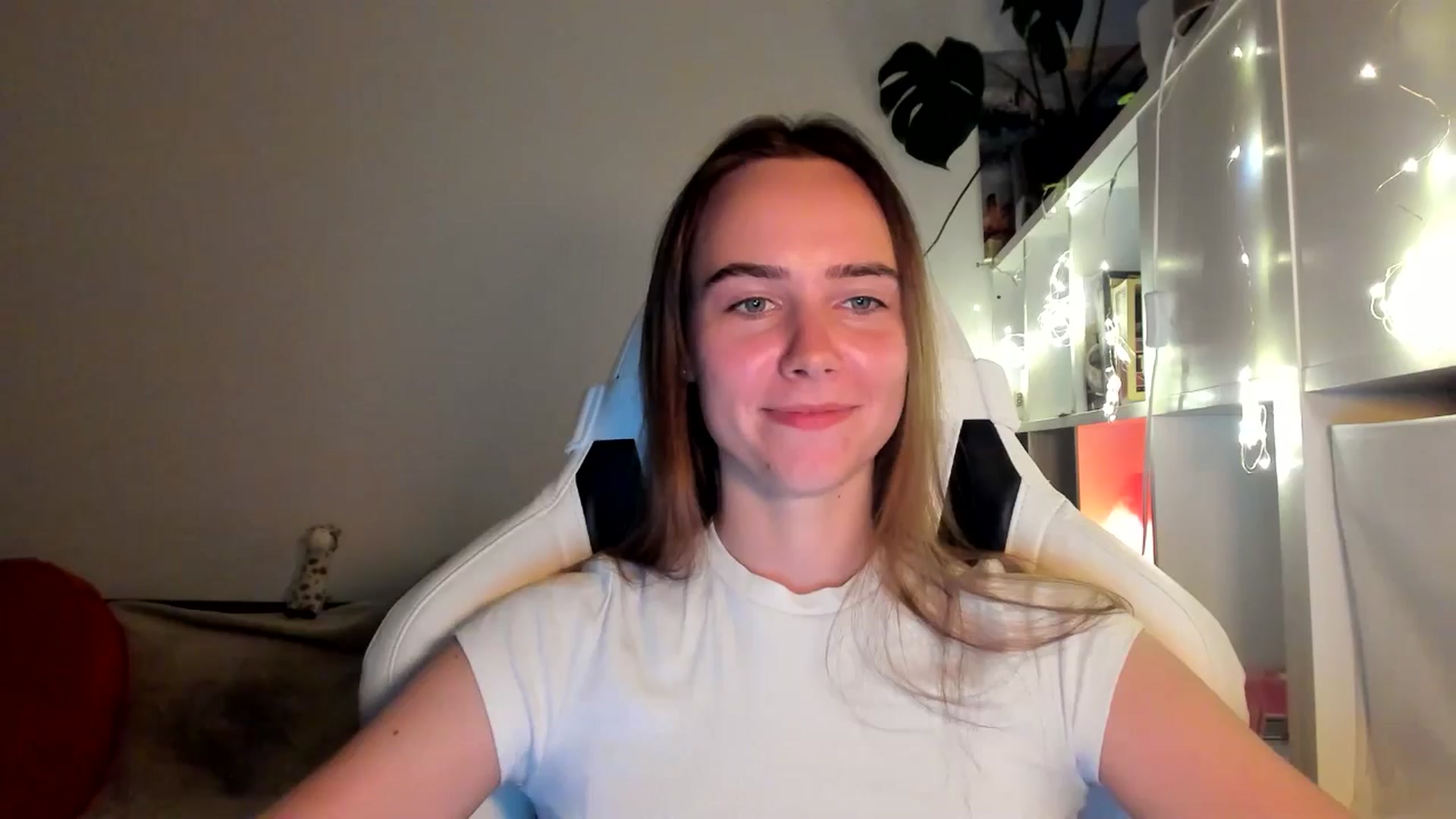 Gallery image thumbnail from OhAlisa's myfreecams stream on, 08/17/2025, 20:06 image 13 of 20