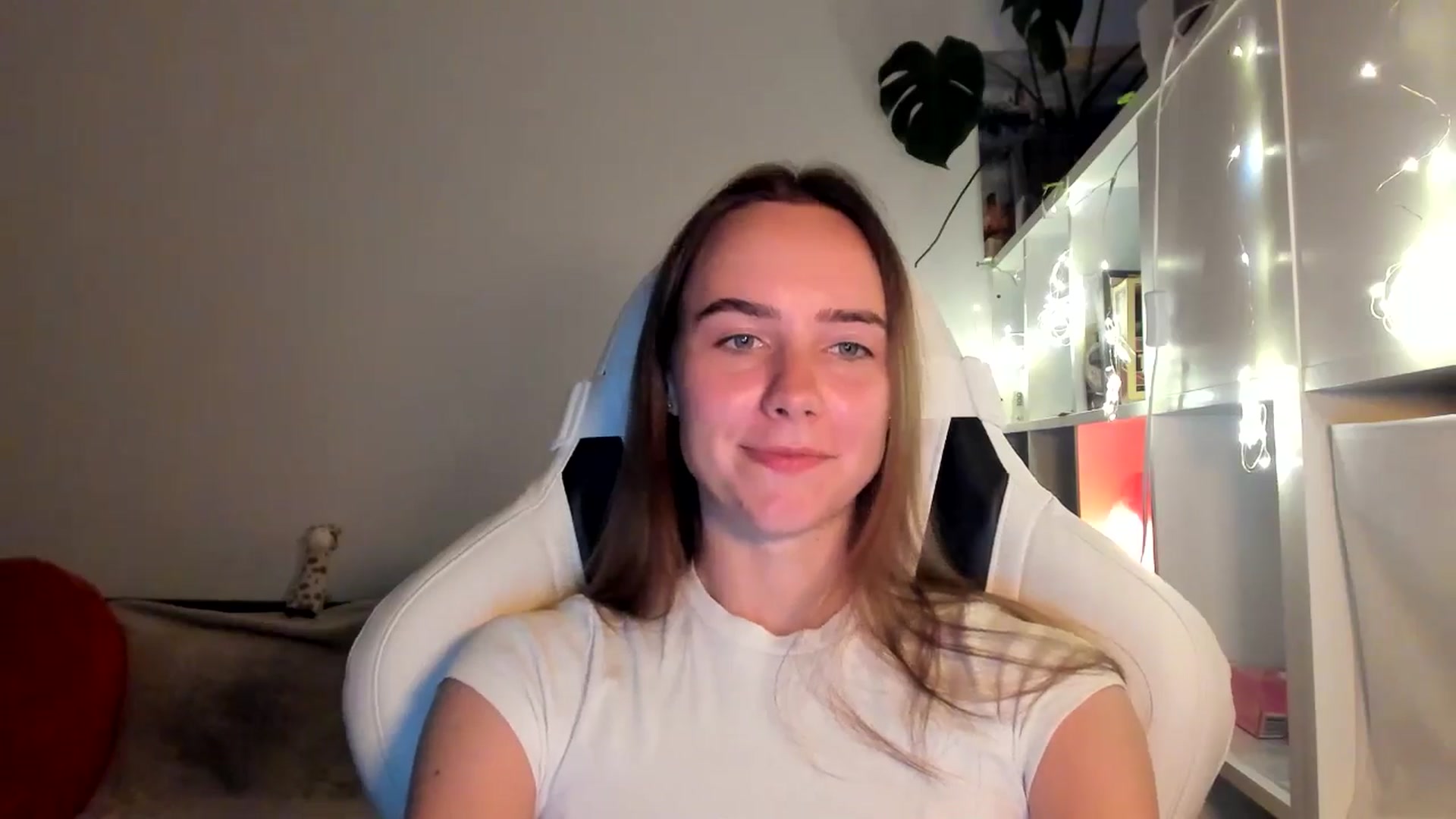 Gallery image thumbnail from OhAlisa's myfreecams stream on, 08/17/2025, 20:06 image 17 of 20