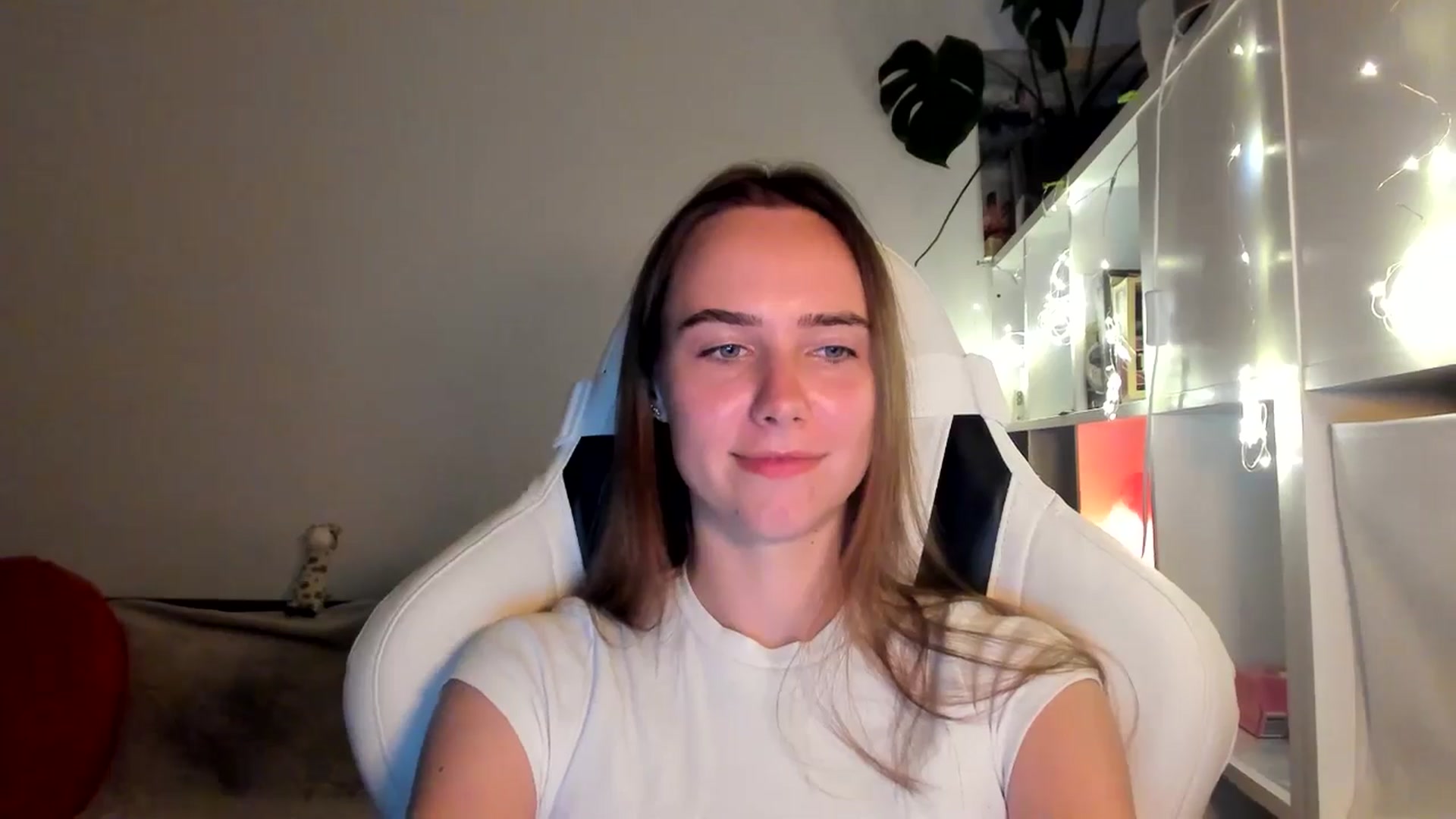 Gallery image thumbnail from OhAlisa's myfreecams stream on, 08/17/2025, 20:06 image 18 of 20