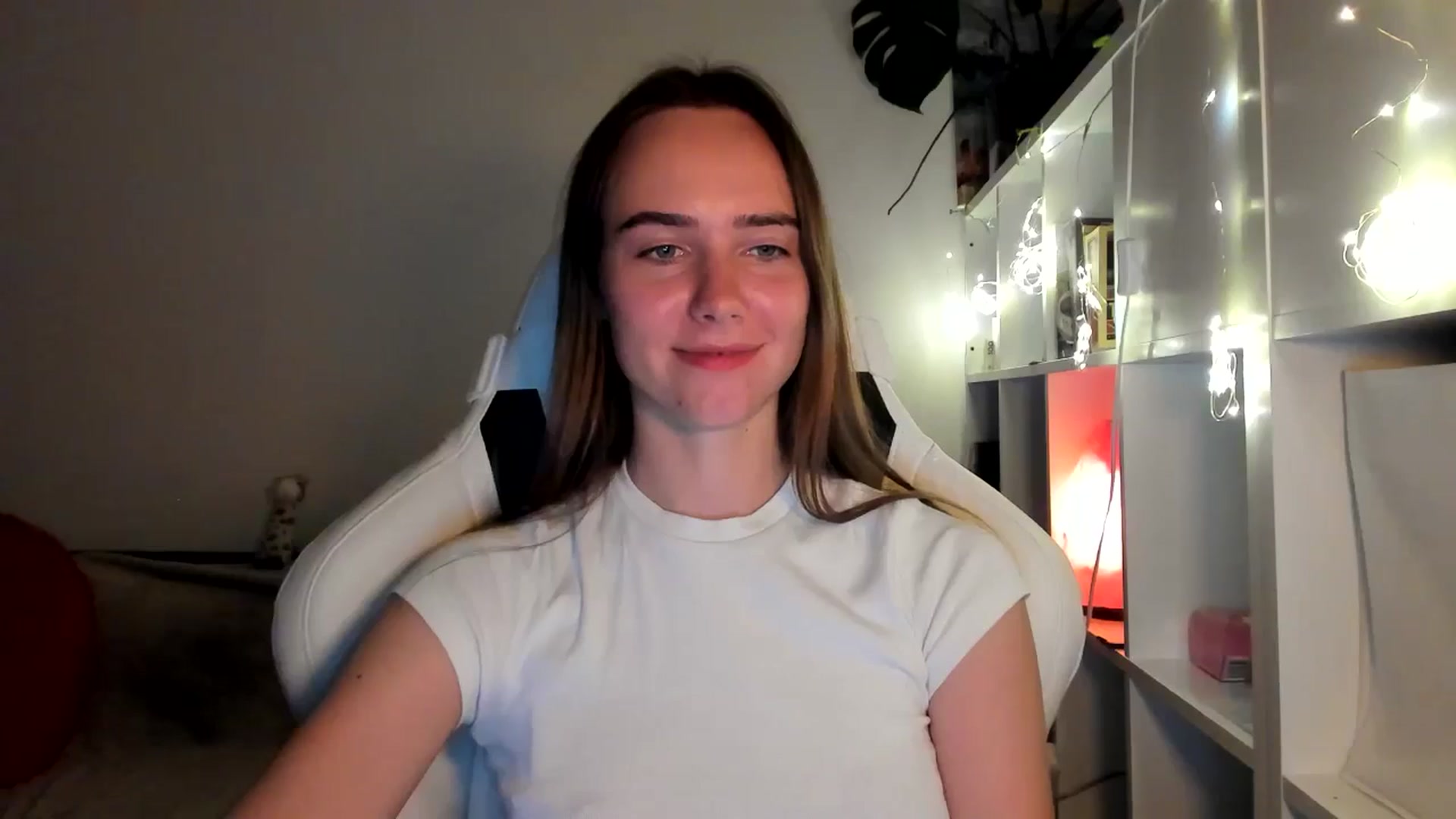 Gallery image thumbnail from OhAlisa's myfreecams stream on, 08/17/2025, 21:23 image 3 of 20