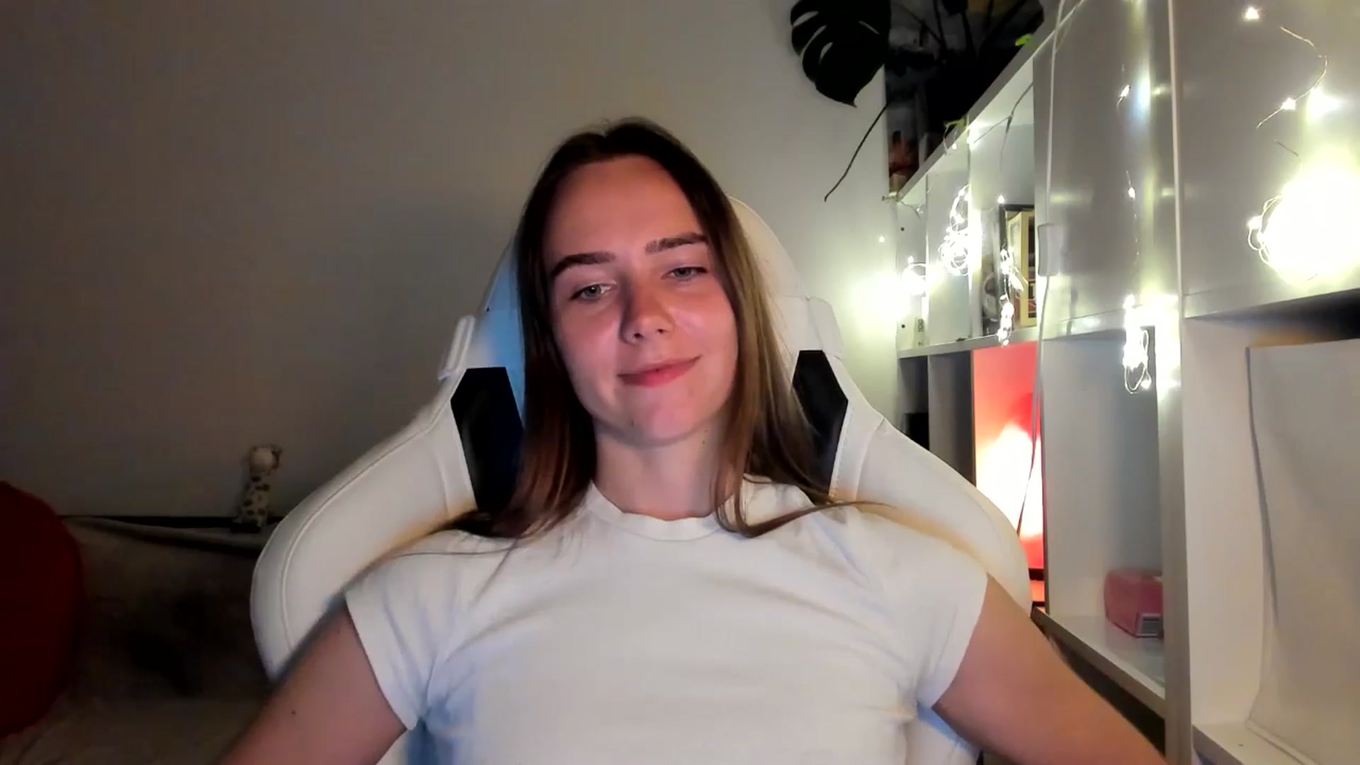 Gallery image thumbnail from OhAlisa's myfreecams stream on, 08/17/2025, 21:23 image 16 of 20