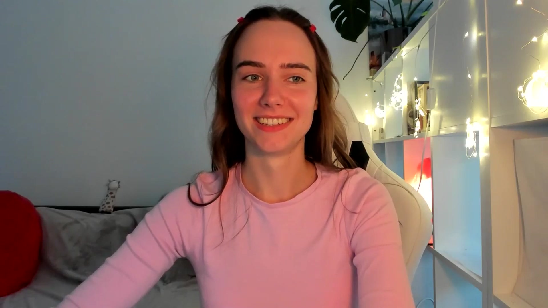 Gallery image thumbnail from OhAlisa's myfreecams stream on, 08/18/2025, 17:14 image 18 of 20