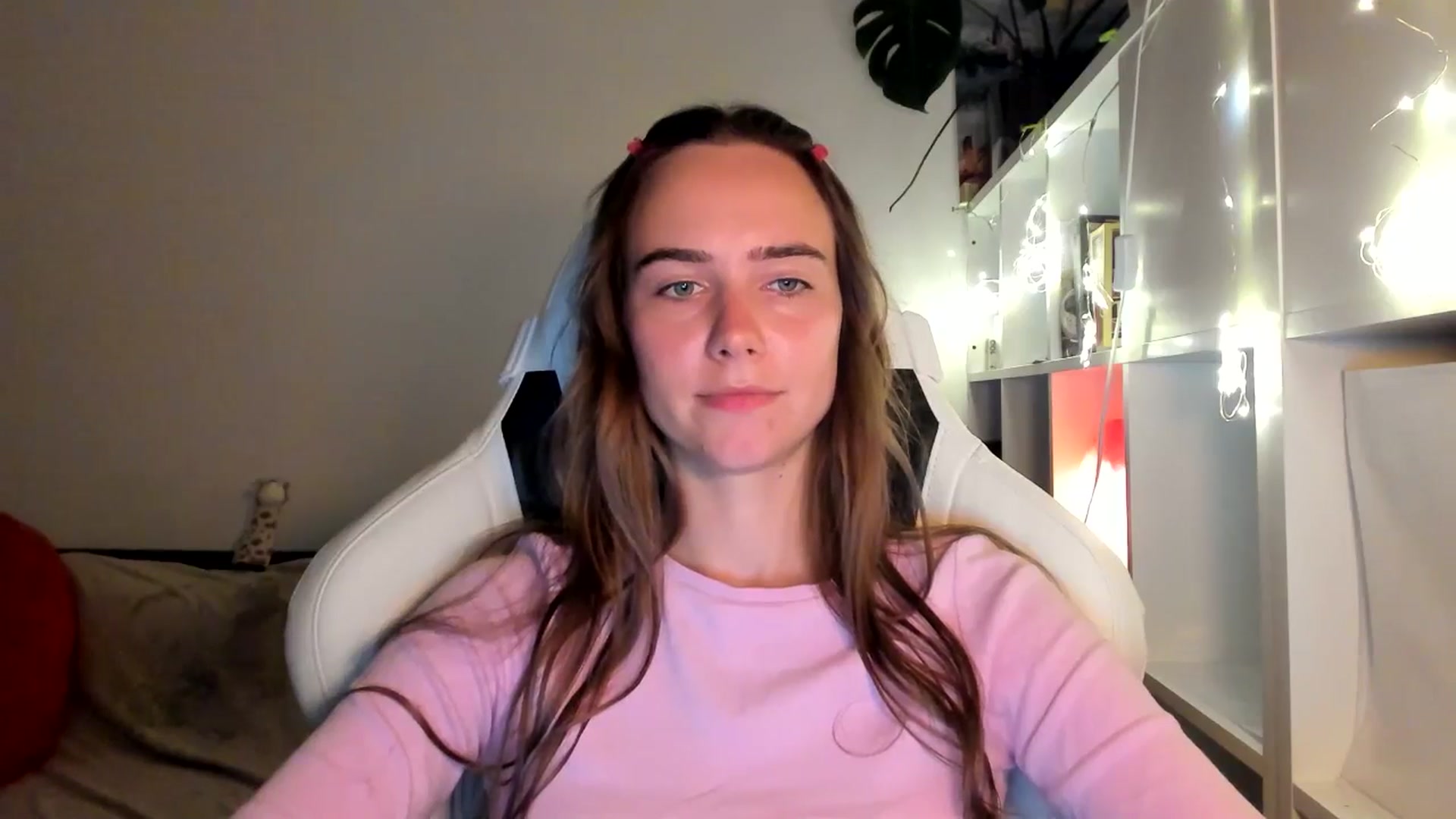 Gallery image thumbnail from OhAlisa's myfreecams stream on, 08/18/2025, 18:35 image 17 of 20