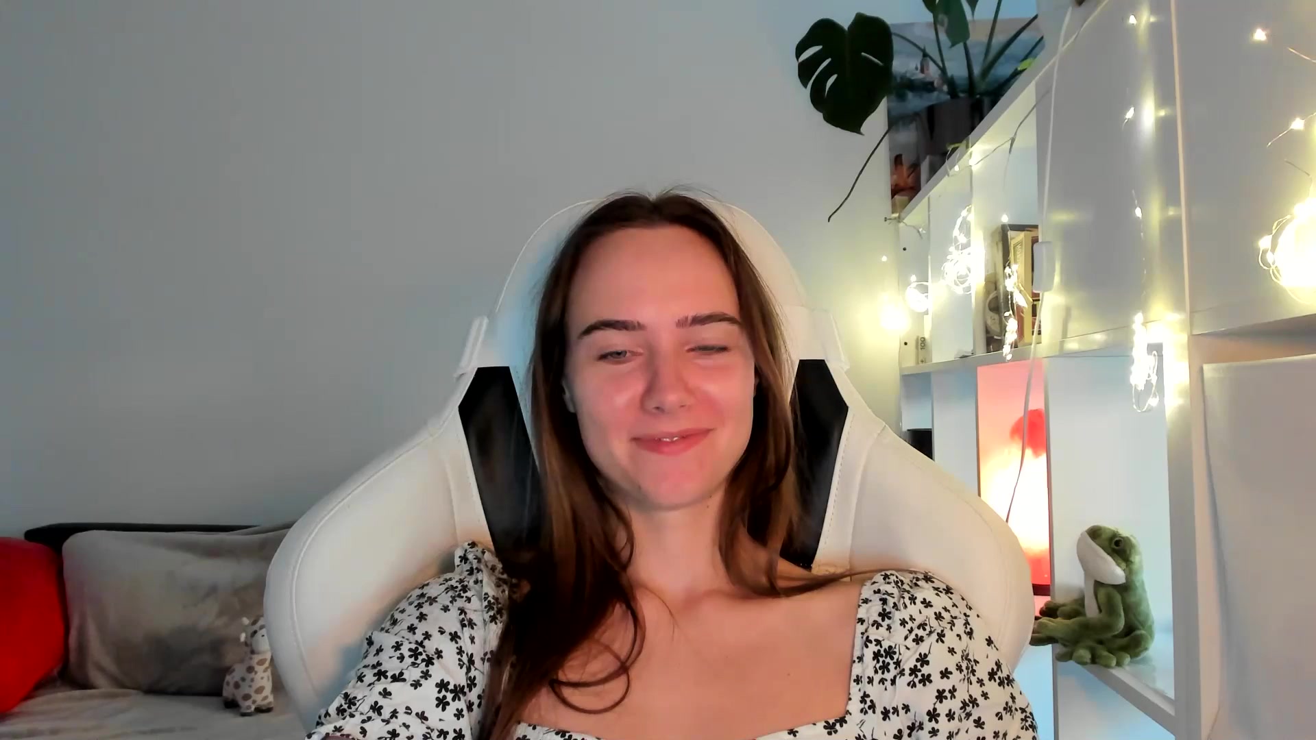 Gallery image thumbnail from OhAlisa's myfreecams stream on, 08/19/2025, 18:01 image 12 of 20