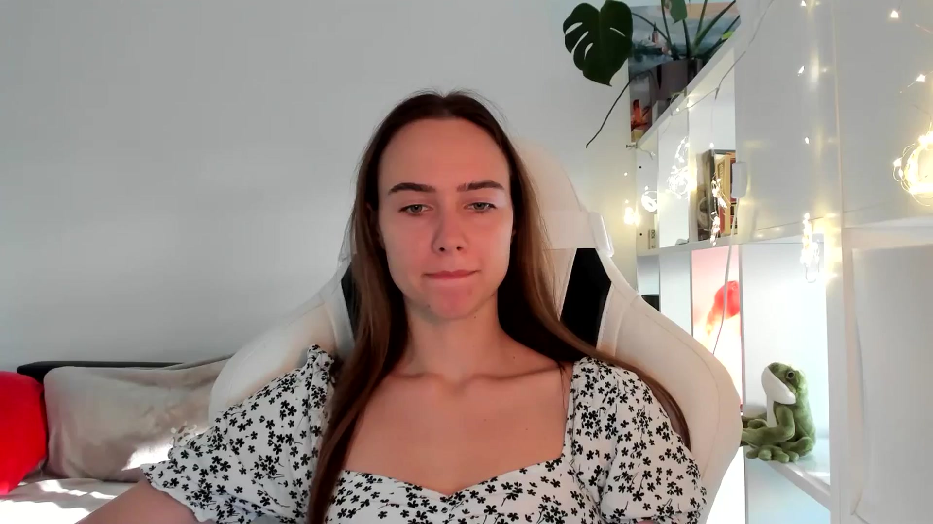 Gallery image thumbnail from OhAlisa's myfreecams stream on, 08/19/2025, 18:01 image 1 of 20