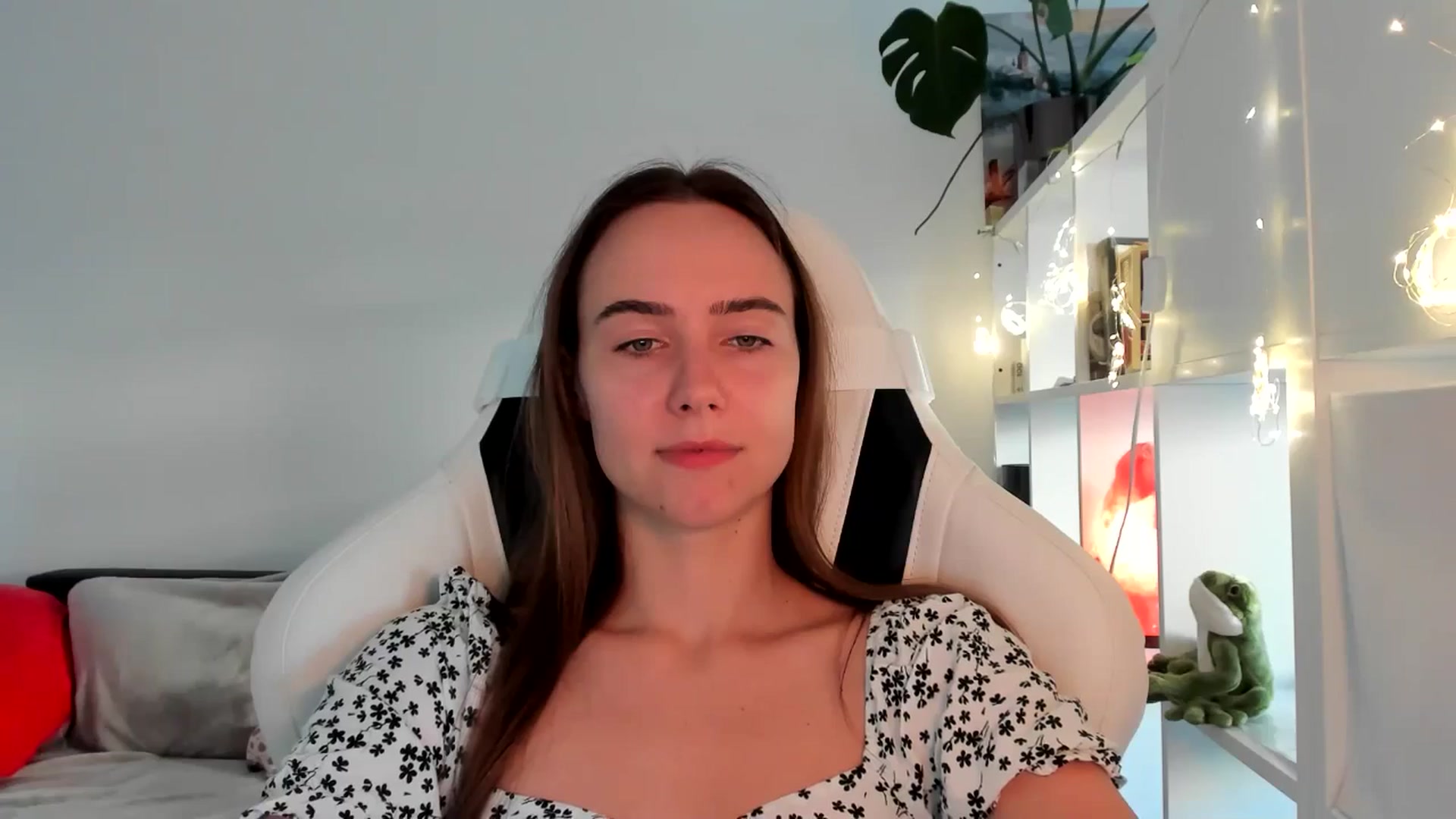 Gallery image thumbnail from OhAlisa's myfreecams stream on, 08/19/2025, 18:01 image 2 of 20