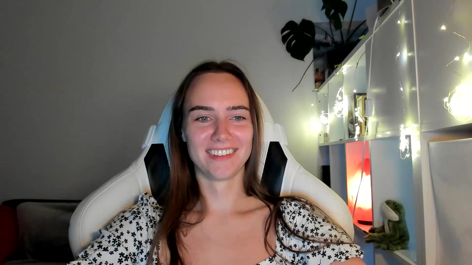 Gallery image thumbnail from OhAlisa's myfreecams stream on, 08/19/2025, 18:01 image 20 of 20