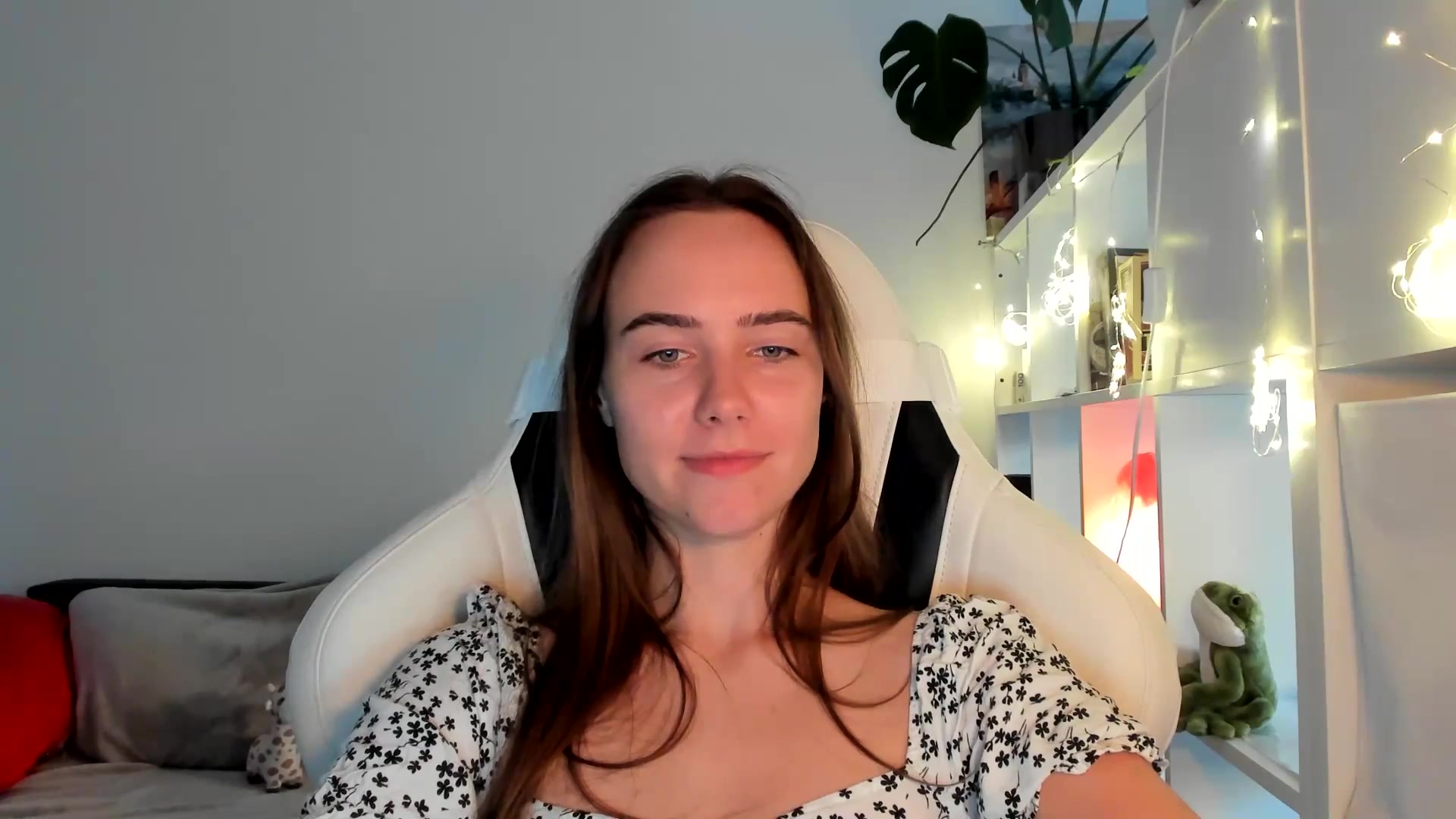 Gallery image thumbnail from OhAlisa's myfreecams stream on, 08/19/2025, 18:01 image 13 of 20