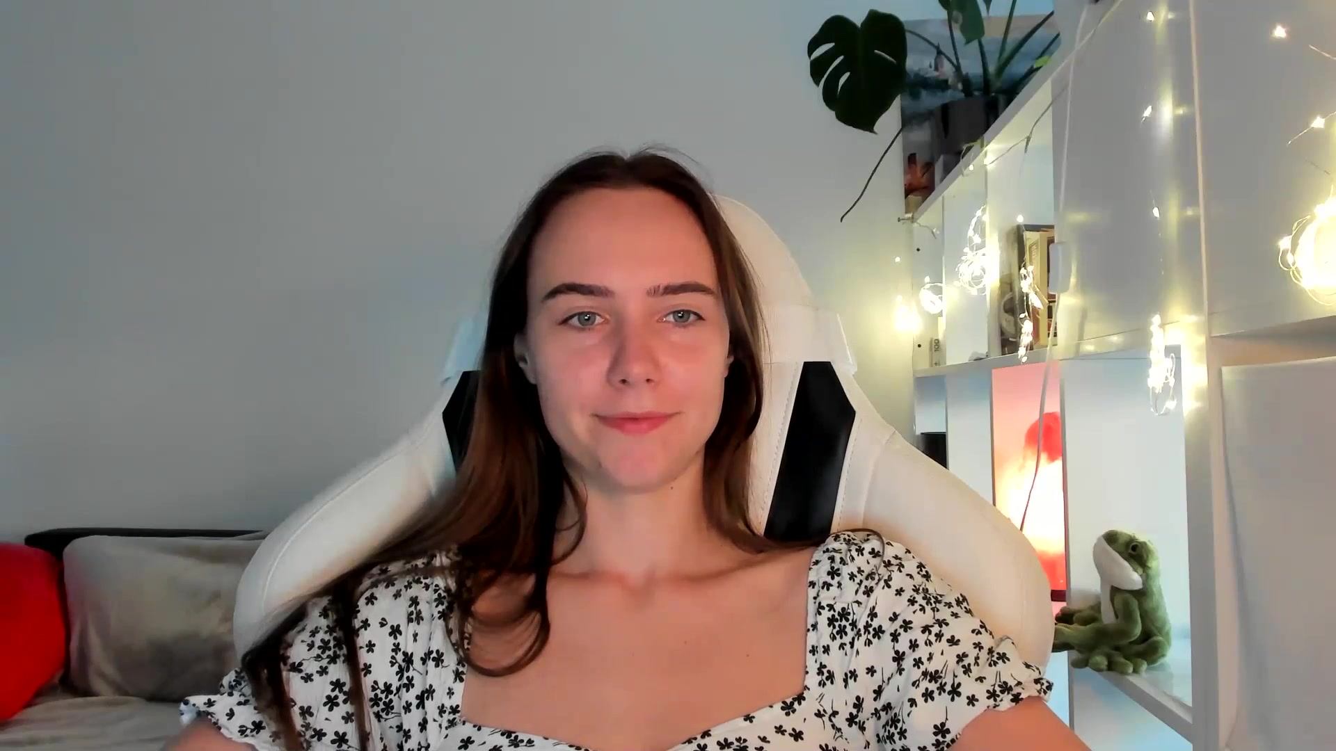 Gallery image thumbnail from OhAlisa's myfreecams stream on, 08/19/2025, 18:01 image 10 of 20
