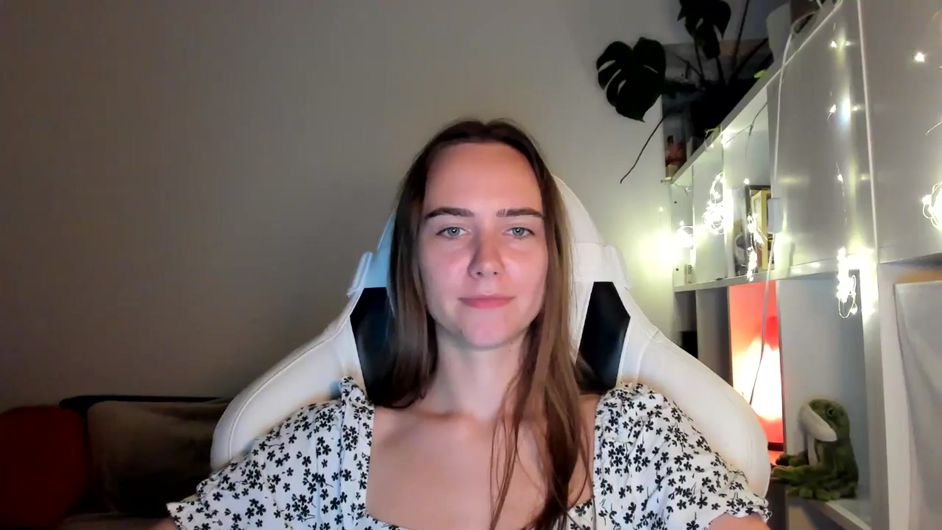 Gallery image thumbnail from OhAlisa's myfreecams stream on, 08/19/2025, 18:54 image 16 of 20