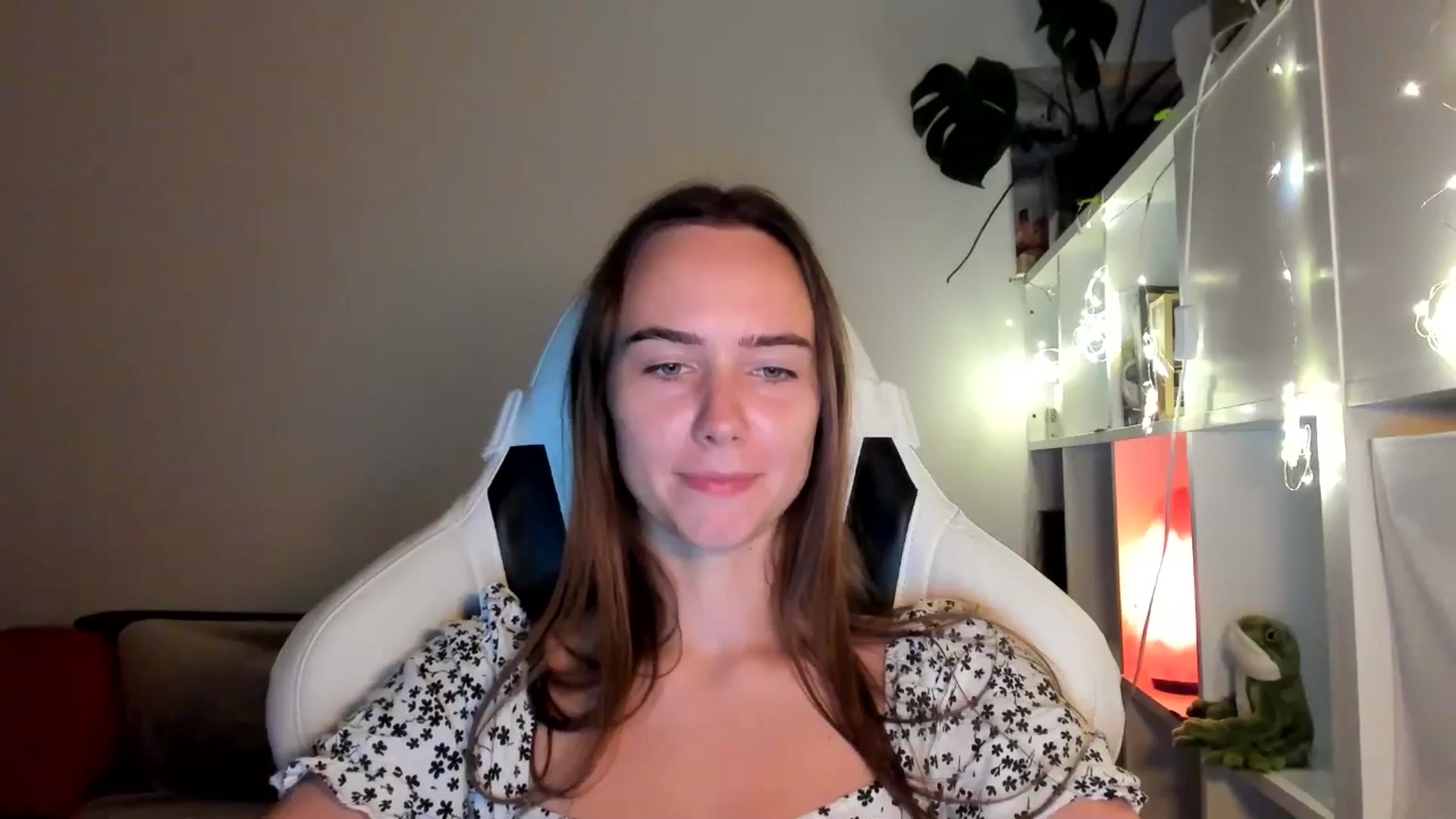 Gallery image thumbnail from OhAlisa's myfreecams stream on, 08/19/2025, 18:54 image 14 of 20