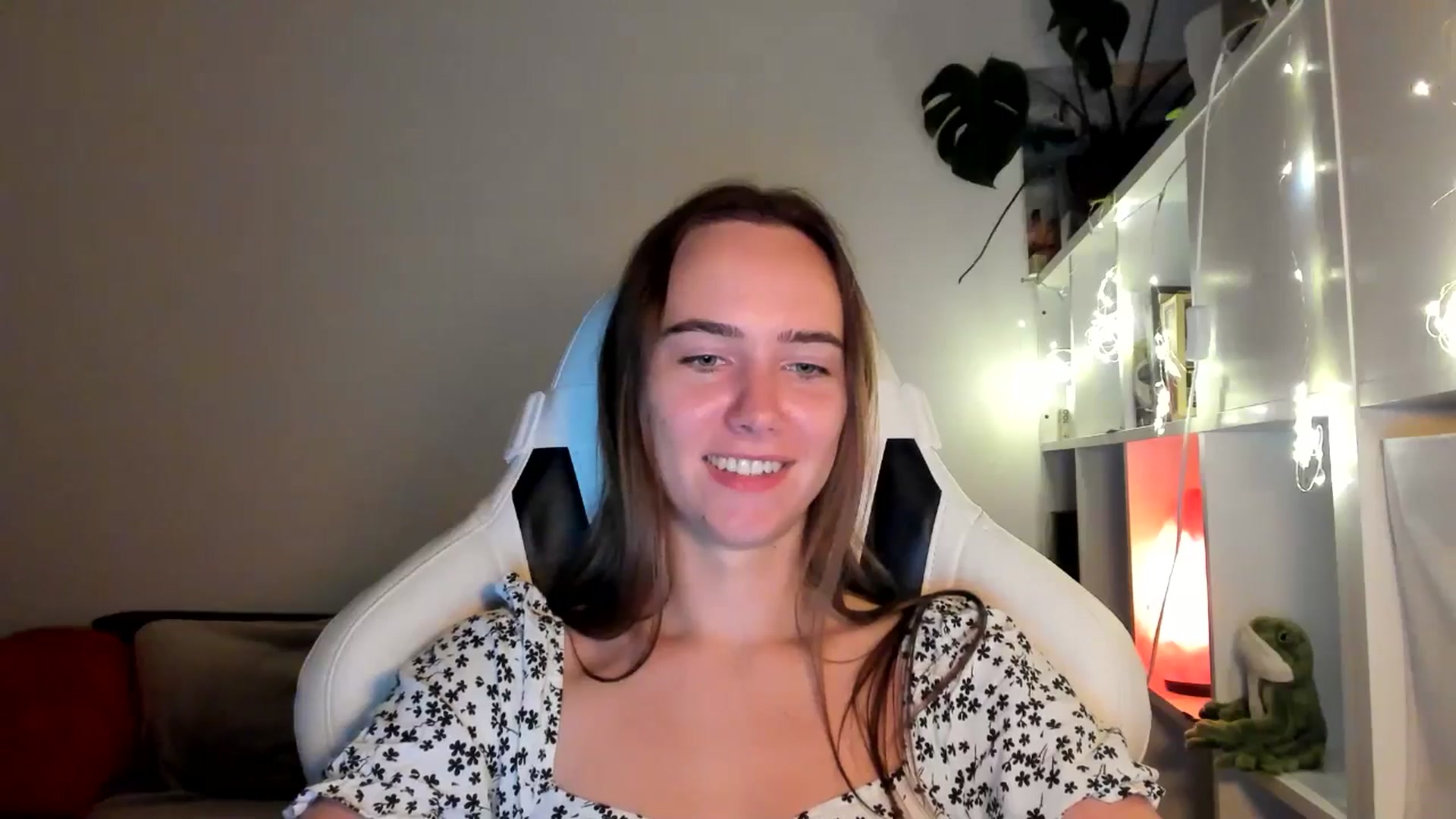 Gallery image thumbnail from OhAlisa's myfreecams stream on, 08/19/2025, 18:54 image 19 of 20