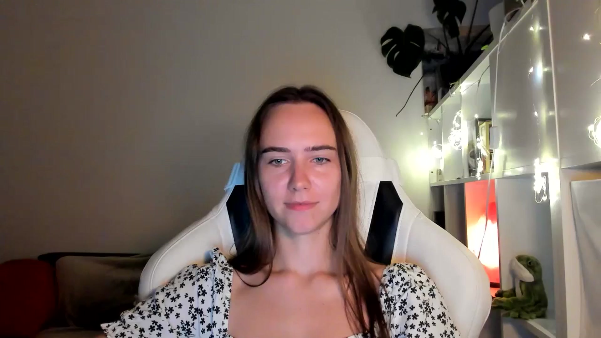Gallery image thumbnail from OhAlisa's myfreecams stream on, 08/19/2025, 18:54 image 17 of 20