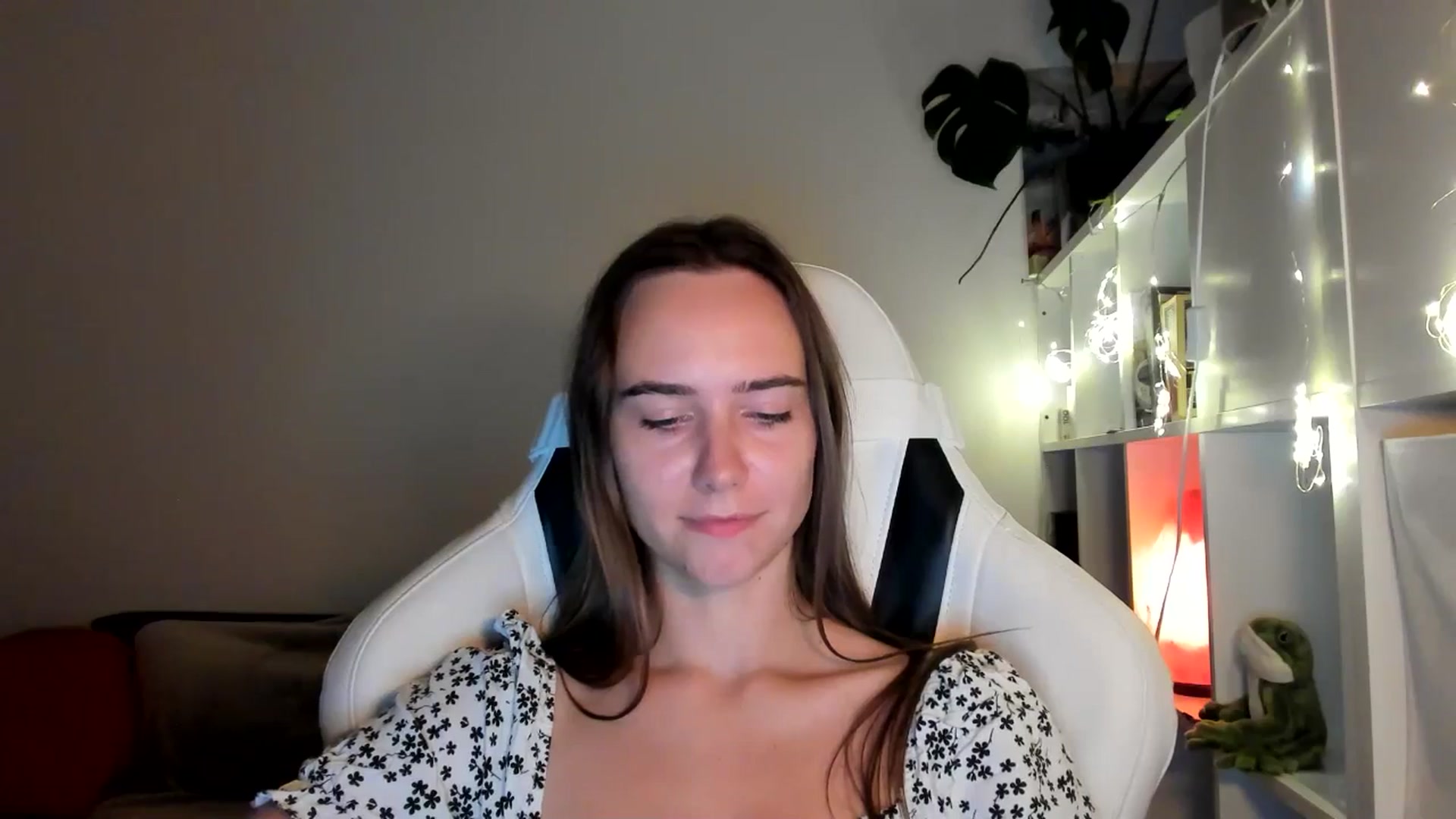 Gallery image thumbnail from OhAlisa's myfreecams stream on, 08/19/2025, 18:54 image 18 of 20