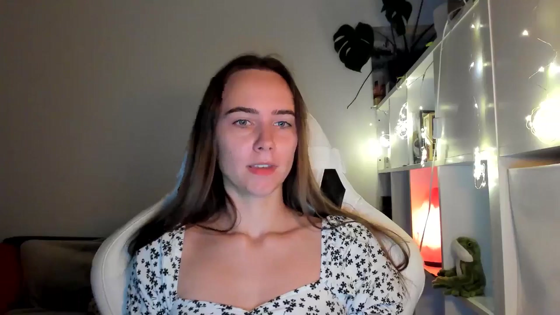 Gallery image thumbnail from OhAlisa's myfreecams stream on, 08/19/2025, 18:54 image 2 of 20
