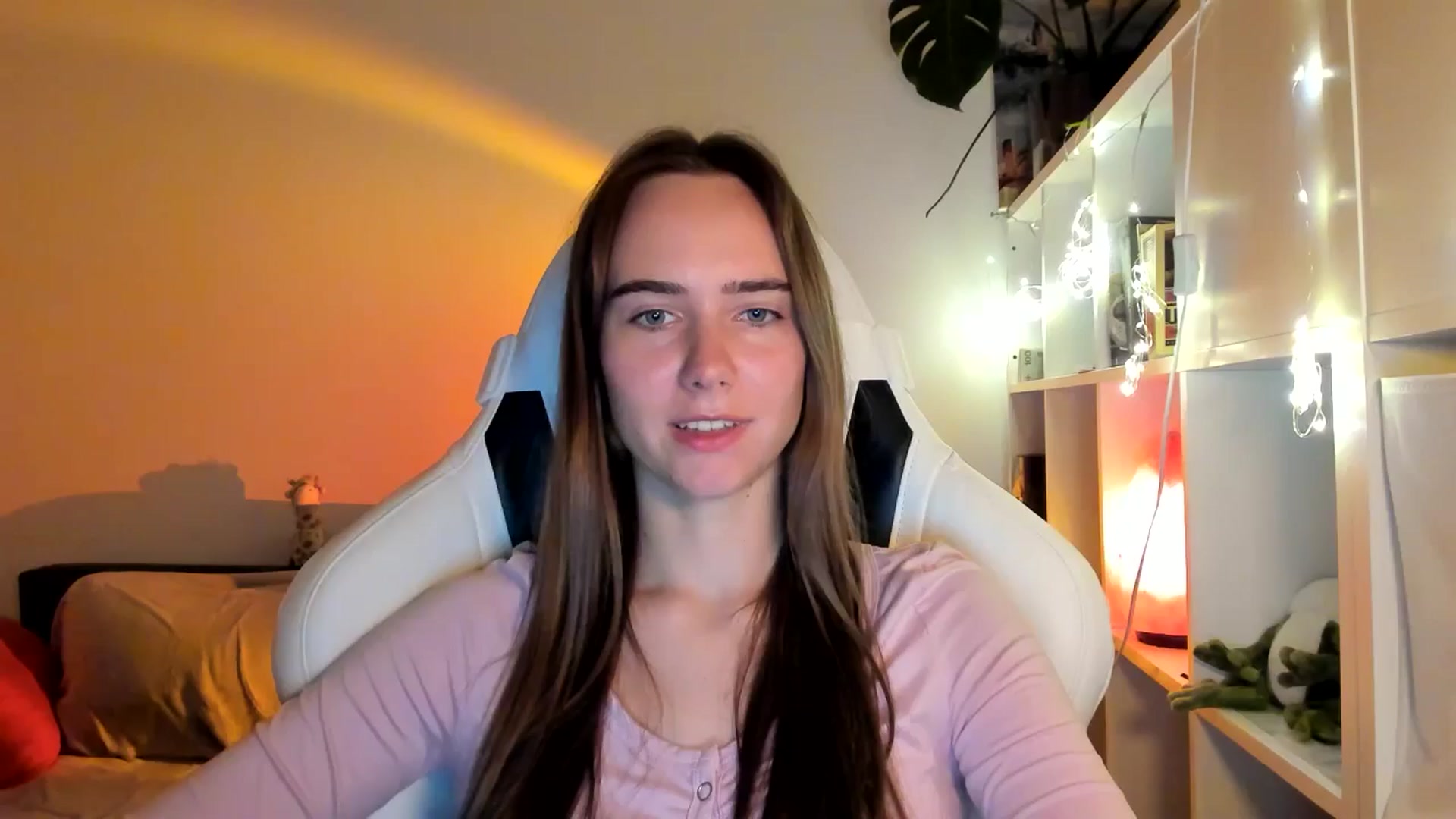 Gallery image thumbnail from OhAlisa's myfreecams stream on, 08/20/2025, 20:44 image 10 of 20