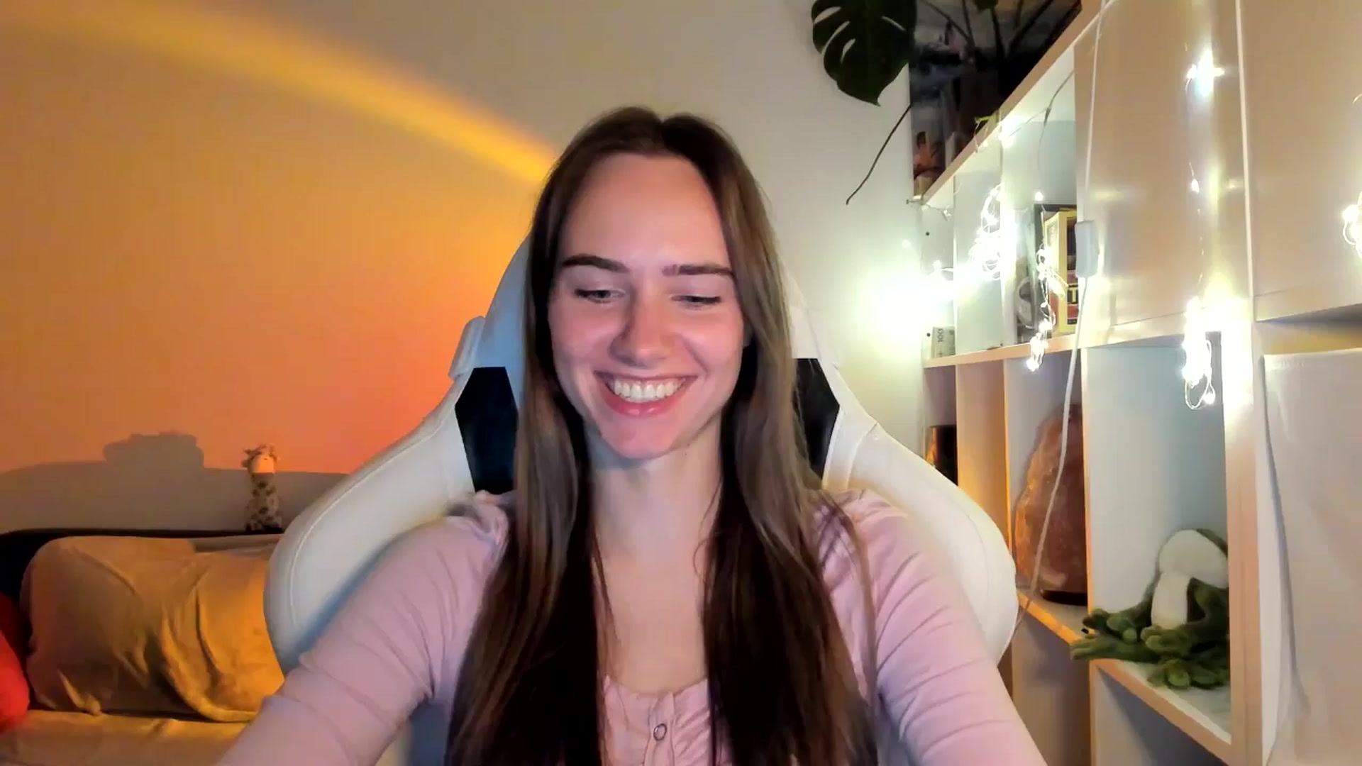 Gallery image thumbnail from OhAlisa's myfreecams stream on, 08/20/2025, 20:44 image 1 of 20