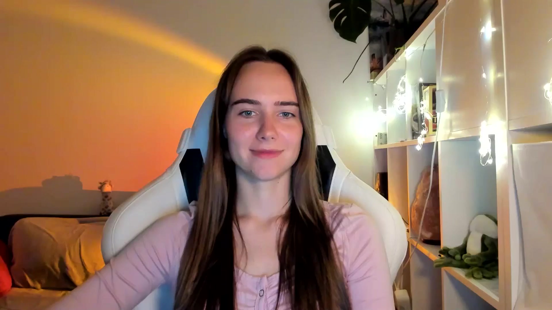 Gallery image thumbnail from OhAlisa's myfreecams stream on, 08/20/2025, 20:44 image 4 of 20